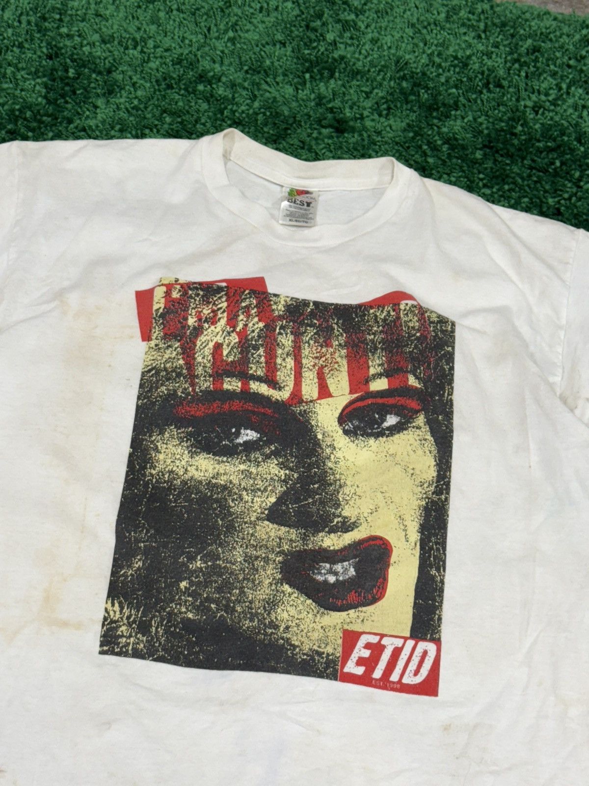 Vintage Vintage Destroyed Thrashed " Cunt " Tee White XL Obey ETID Size US XL / EU 56 / 4 - 2 Thumbnail
