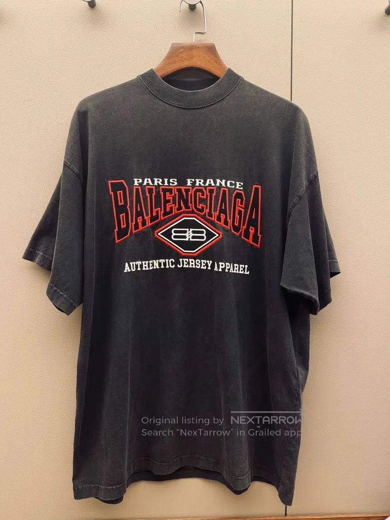 Balenciaga Balenciaga Batman Logo Letter Retro Distressed Short Sleev Size US S / EU 44-46 / 1 - 1 Thumbnail