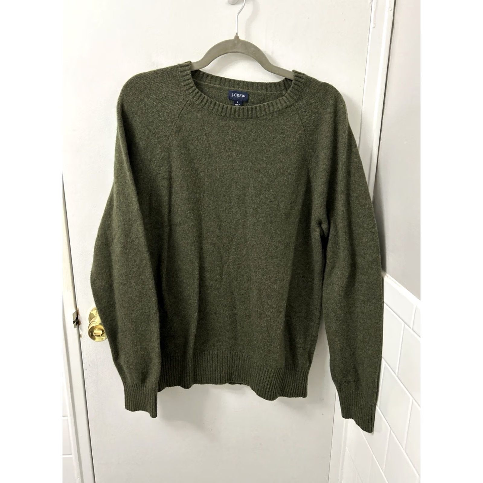 Olive VINTAGE? No — J Crew Sweater Mens L Olive Green Raglan Crewneck L/S Knit Pullover All Seasons Fall Winter Spring Casual Mens Size US L / EU 52-54 / 3 - 2 Thumbnail