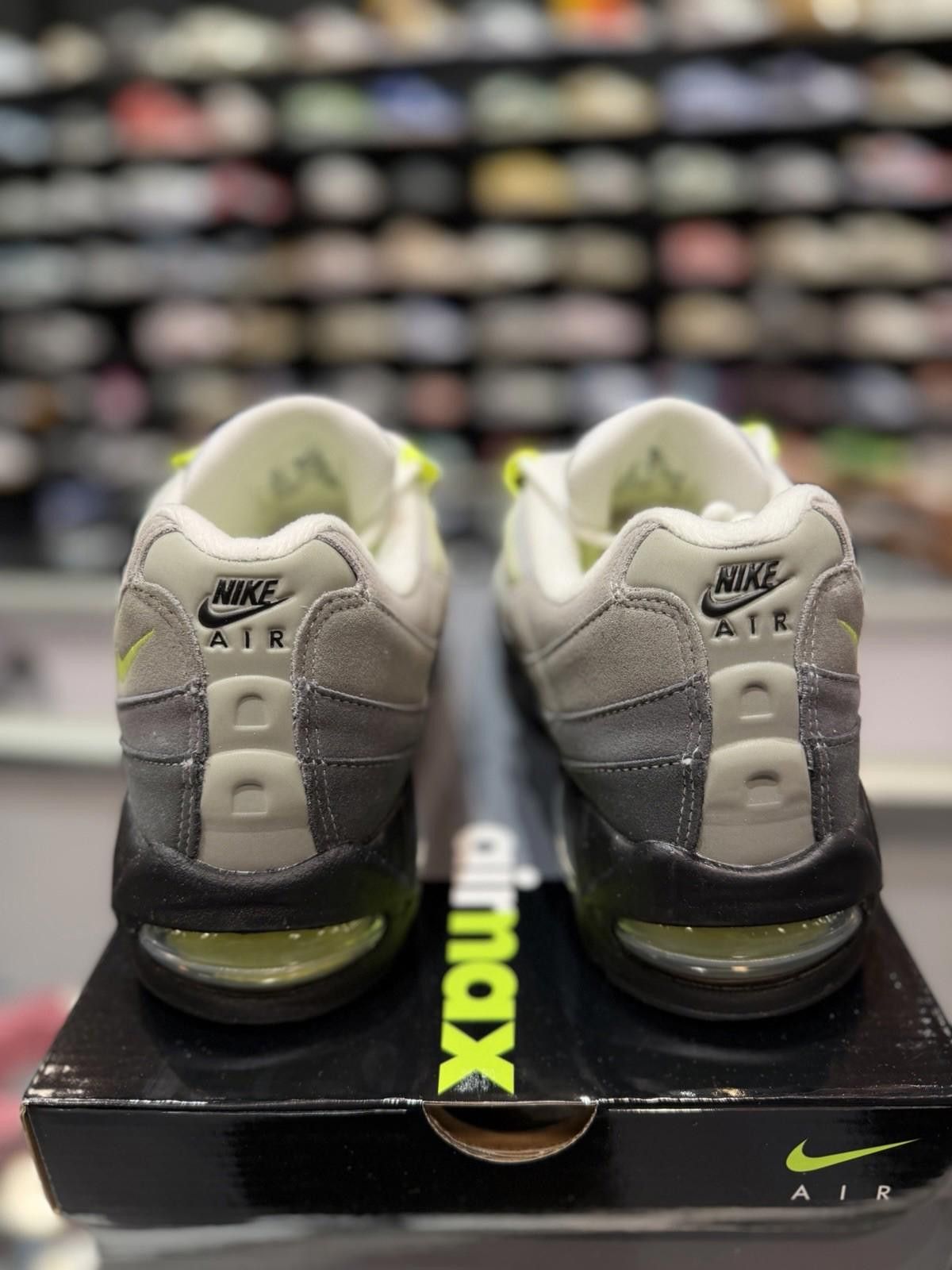 Nike Size 10 - Nike Air Max 95 OG 2025/2026 Neon (HM4740 001) Size US 10 / EU 43 - 7 Thumbnail