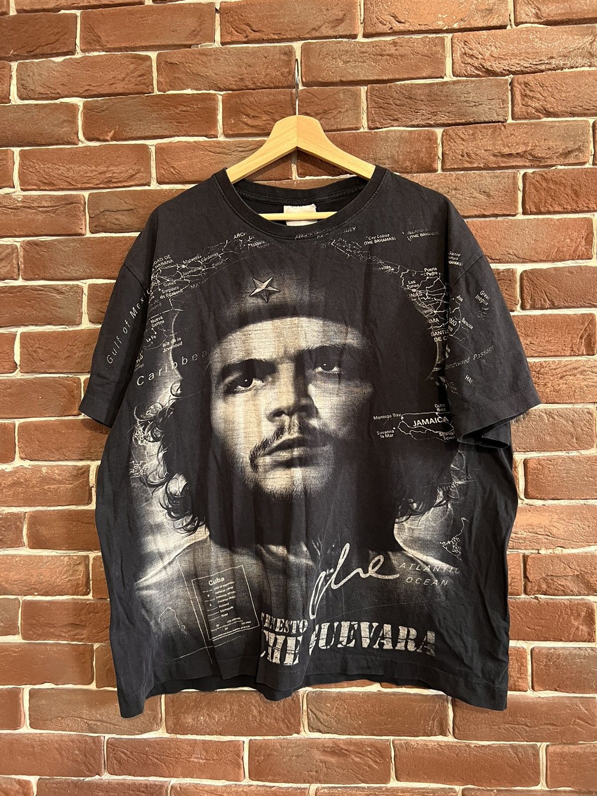 image of Rare Vintage Che Guevara All Over Prin T-Shirt Photo Art Tee in Black, Men's (Size XL)