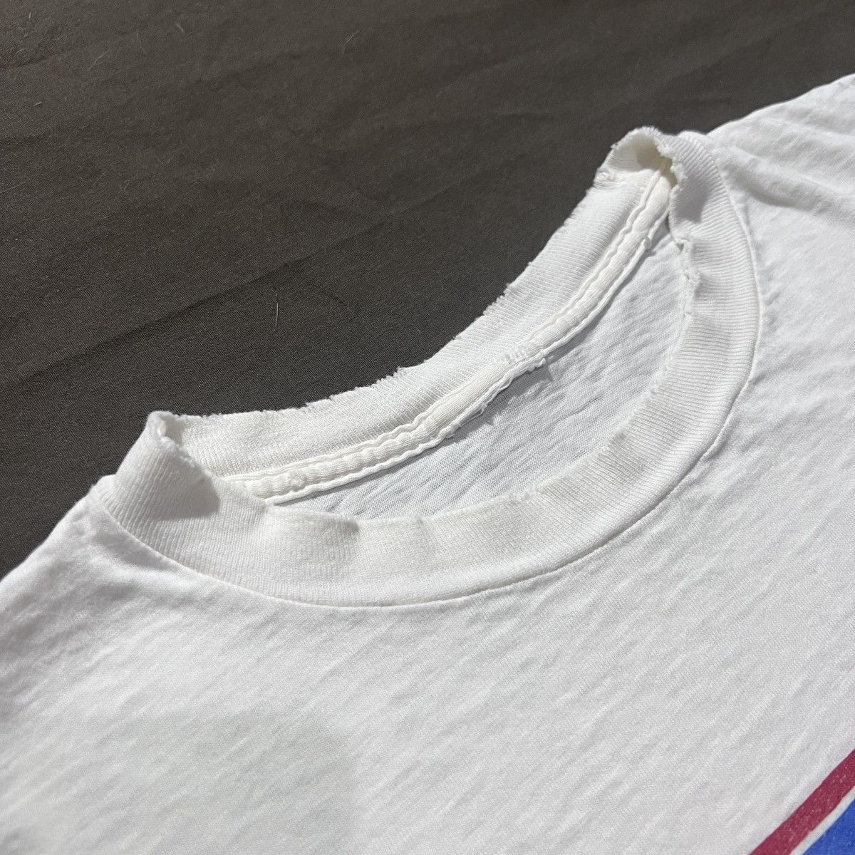 Vintage Vintage 80s 90s Reebok Tee Faded graphic sportwear Size US L / EU 52-54 / 3 - 4 Thumbnail