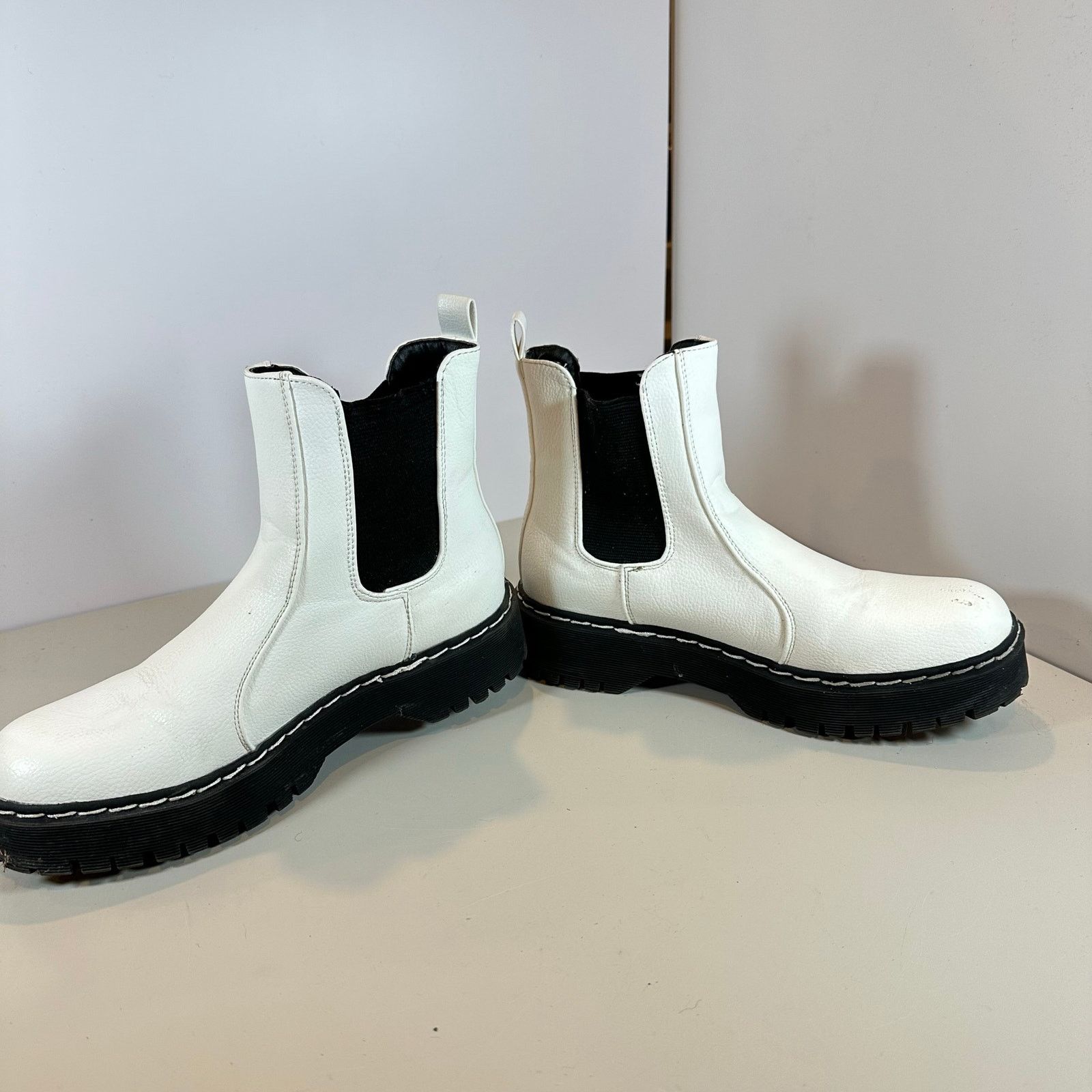 Other Sincerely Jules White Chunky PullOn Chelsea Hippie Boots 7.5 Size US 7.5 / IT 37.5 - 2 Thumbnail