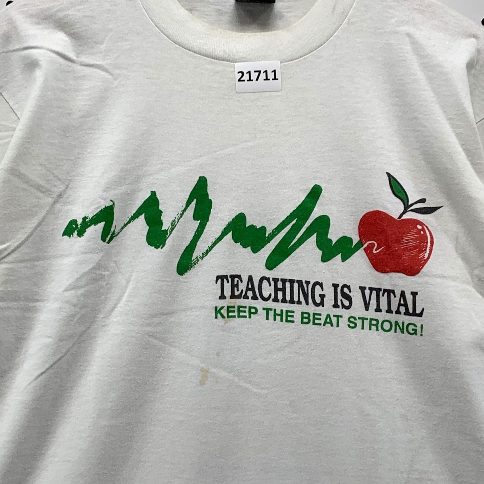 Fruit Of The Loom Vintage Teacher Shirt White Single Stitch Teaching Is Vital Mens Large 21.5x27 Size US L / EU 52-54 / 3 - 7 Thumbnail