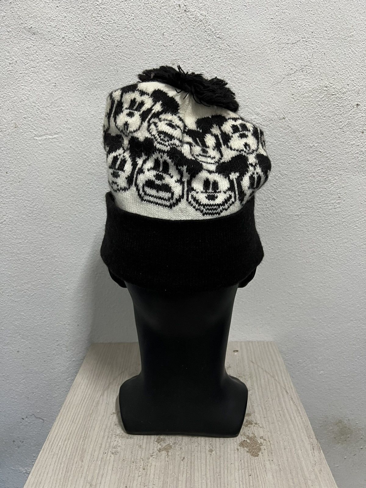 Mickey Mouse Vintage Mickey Mouse Disney Cartoon Cartoon Beanie Hat Size ONE SIZE - 5 Thumbnail