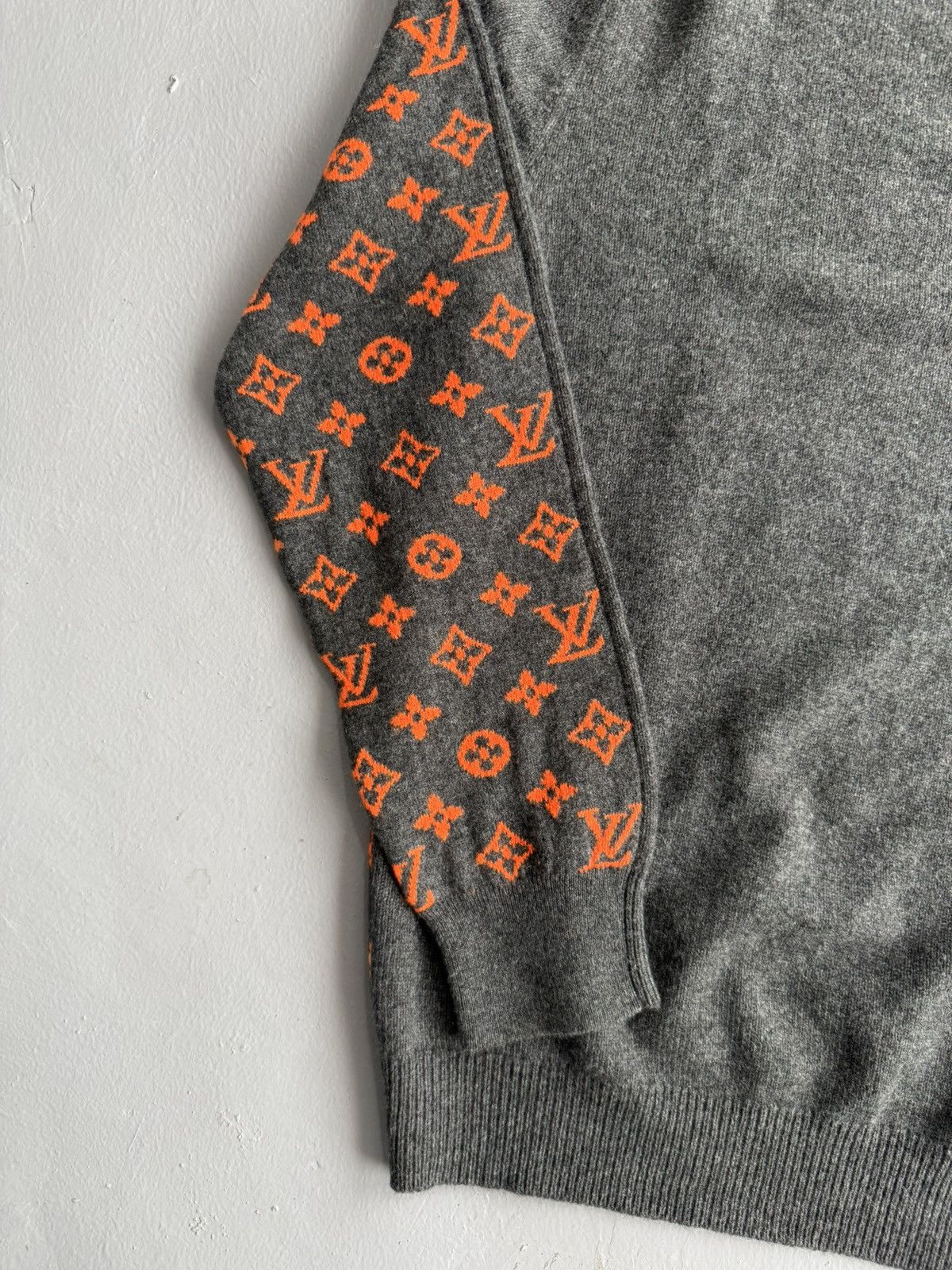 Louis Vuitton Louis Vuitton - Monogram Cashmere Knit Crewneck Size US L / EU 52-54 / 3 - 7 Thumbnail
