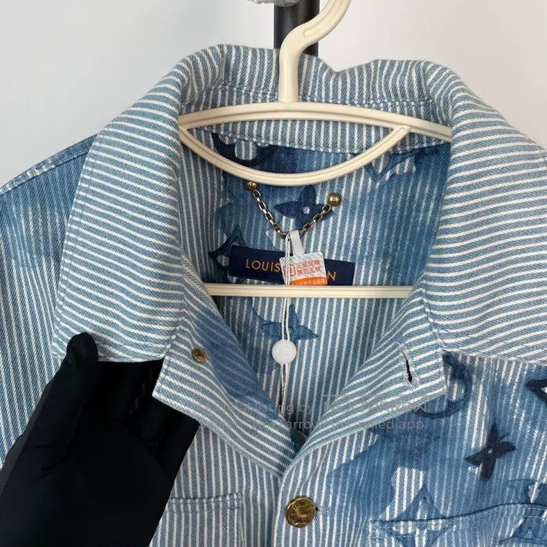 Louis Vuitton Louis Vuitton Light blue logo jacket Size US S / EU 44-46 / 1 - 5 Thumbnail