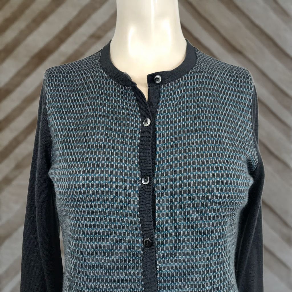 Vintage HALOGEN WOMEN'S XS GRAY LONG SLEEVE BUTTON MERINO WOOL BLEND CARDIGAN SWEATER Size XS / US 0-2 / IT 36-38 - 1 Thumbnail