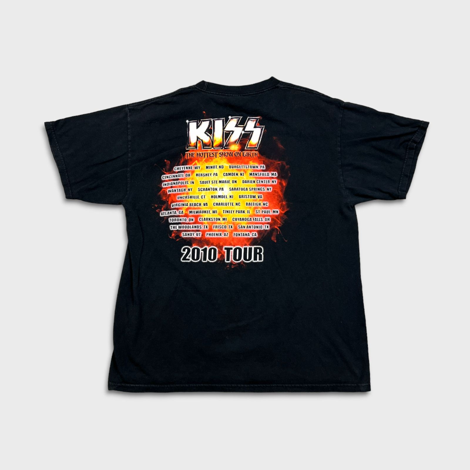 Band Tees × KISS × Vintage Vintage 2010 Kiss Large Hottest Show On Earth Band Tour Tee Size US L / EU 52-54 / 3 - 5 Thumbnail