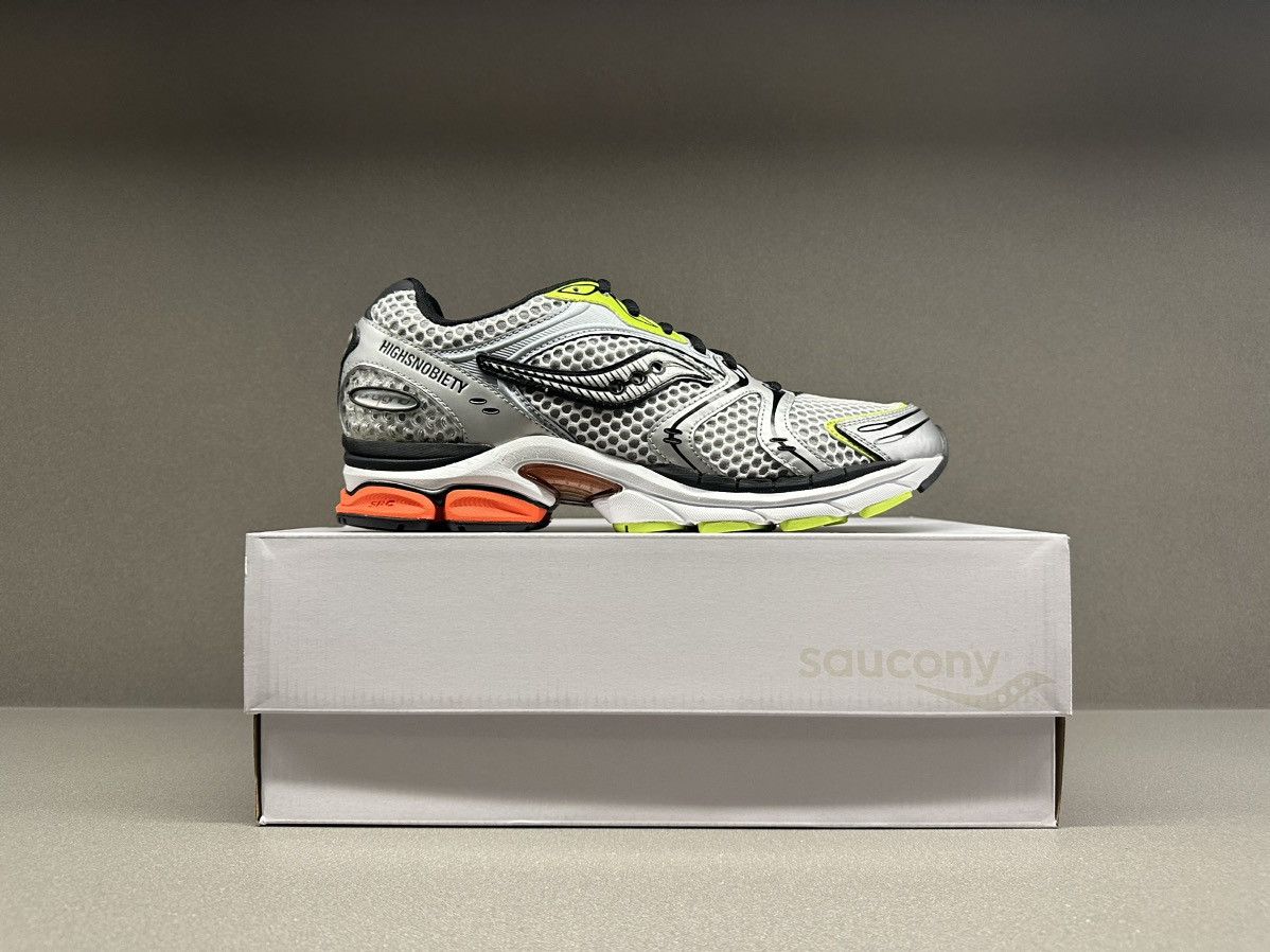 Saucony Saucony ProGrid Triumph 4 Highsnobiety Silver Size US 9 / EU 42 - 3 Thumbnail