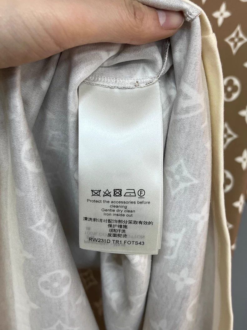 Louis Vuitton Louis Vuitton Cream-colored full-print chain short sleeve Size US S / EU 44-46 / 1 - 4 Thumbnail