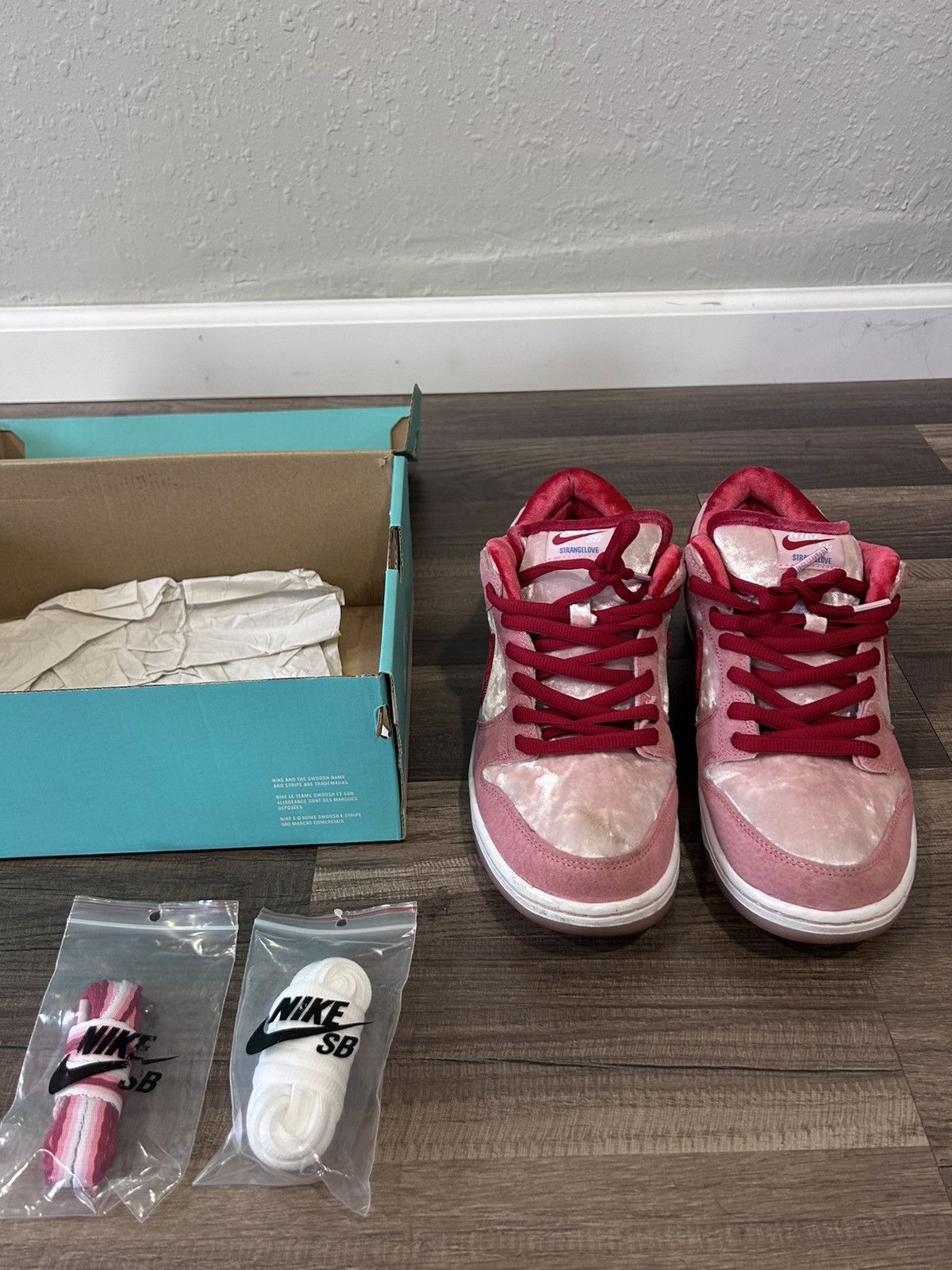 Nike × StrangeLove Skateboards Nike SB Dunk Low Pro “StrangeLove” Size US 9 / EU 42 - 2 Thumbnail