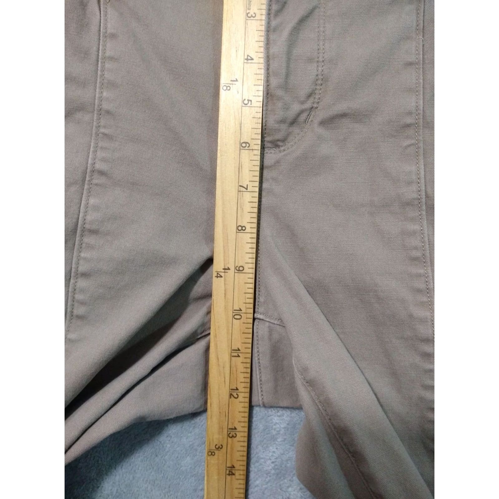 Duluth Trading Company Duluth Trading Co. Pants Womens 10x33 Beige Workday Warrior Chino Slim Leg Stretch Pants Slim Beige 10 Regular Women Mens Girls N/A Size 32" / US 10 / IT 46 - 4 Thumbnail