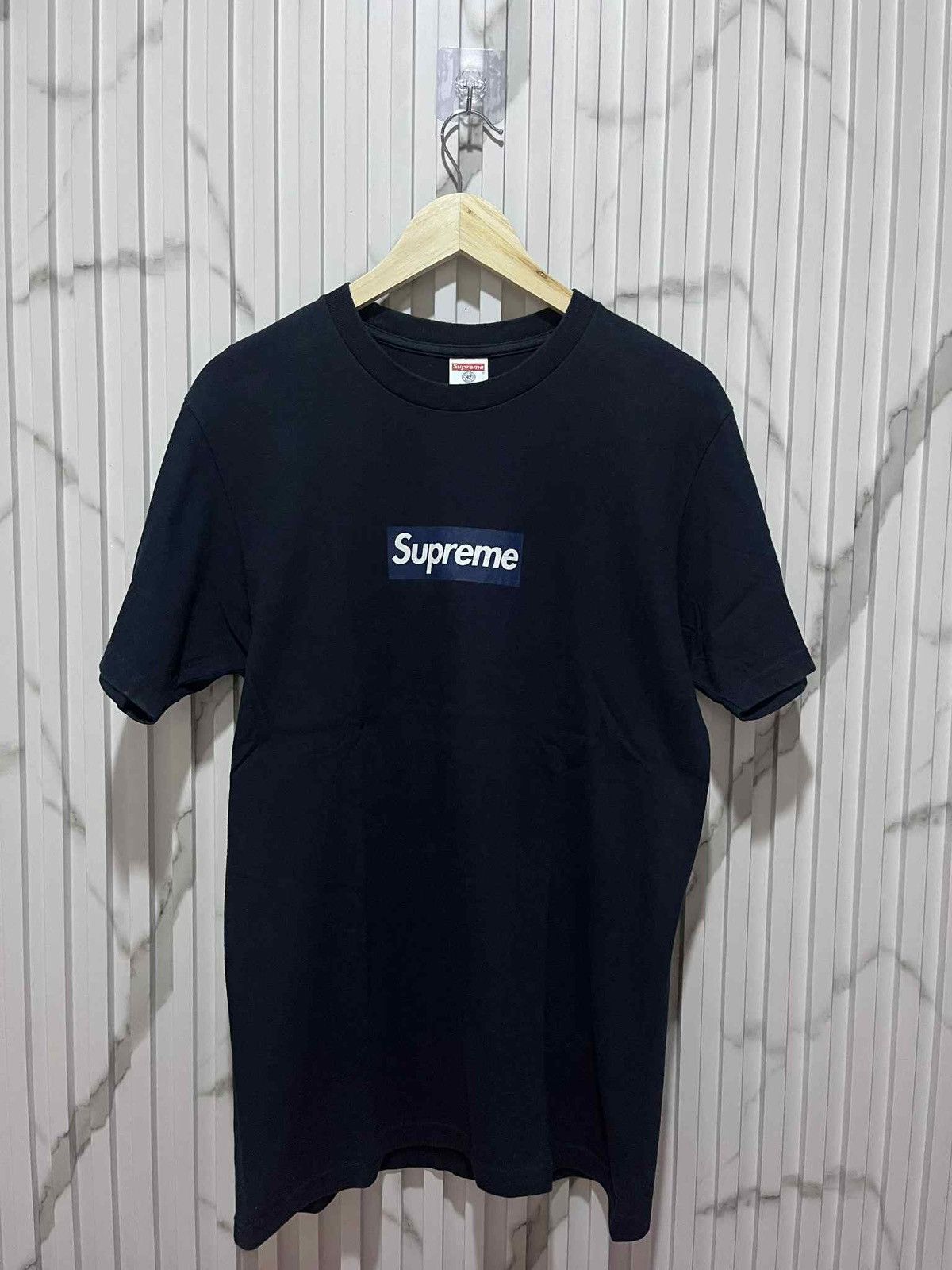 New Era × New York Yankees × Supreme Supreme x New York Yankees Box Logo Tee Navy Colorway SS15 Size US M / EU 48-50 / 2 - 1 Thumbnail
