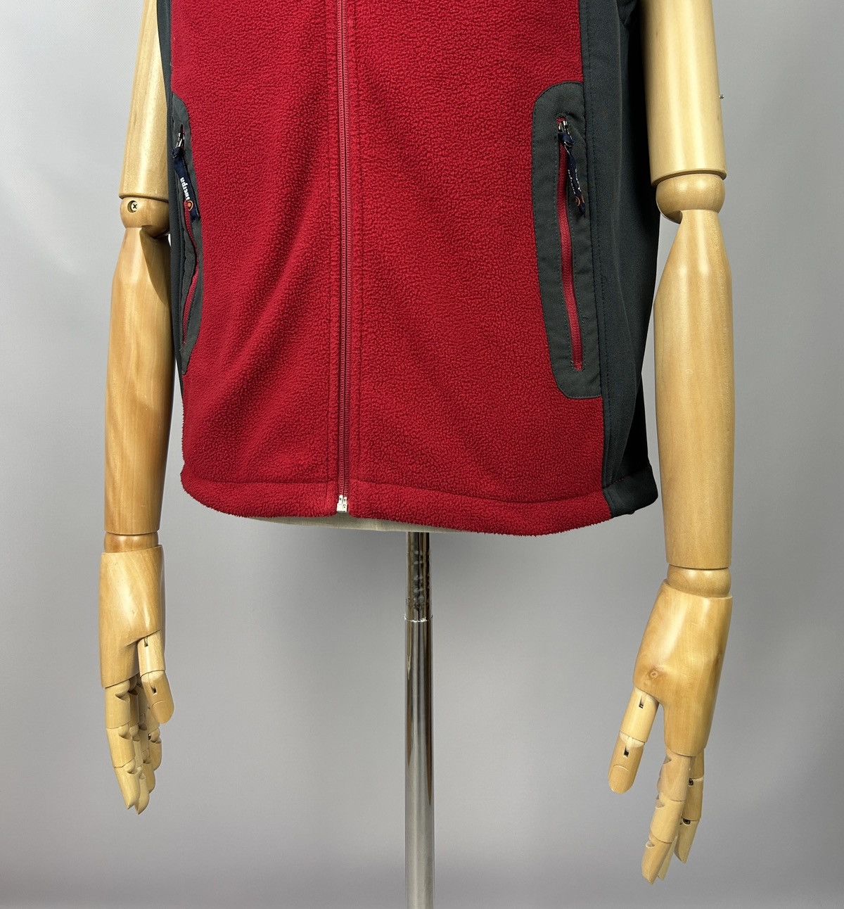 Other Sherpa Hiunchuli Fleece Grey Red Gilet Vest Size M Size US M / EU 48-50 / 2 - 4 Thumbnail