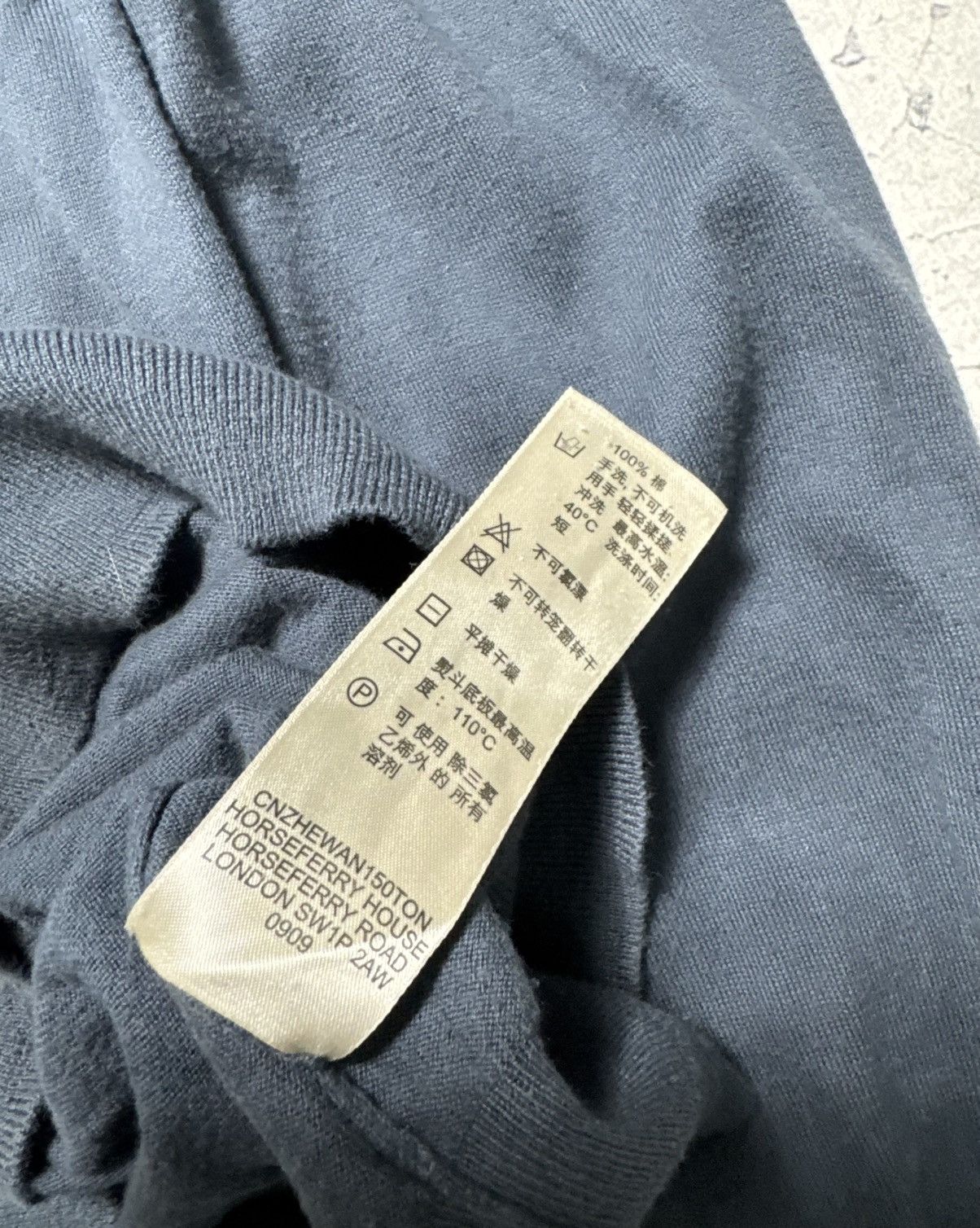 Burberry Burberry V-Neck Luxury Vintage Sweater Size M Pullover Size US M / EU 48-50 / 2 - 9 Thumbnail