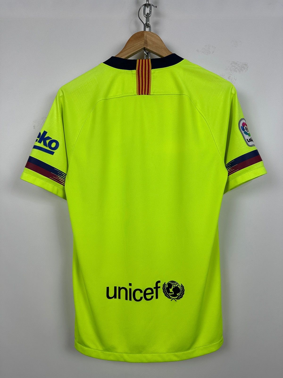 Nike 2018/19 Nike Barcelona Away Soccer Jersey Size US S / EU 44-46 / 1 - 2 Thumbnail