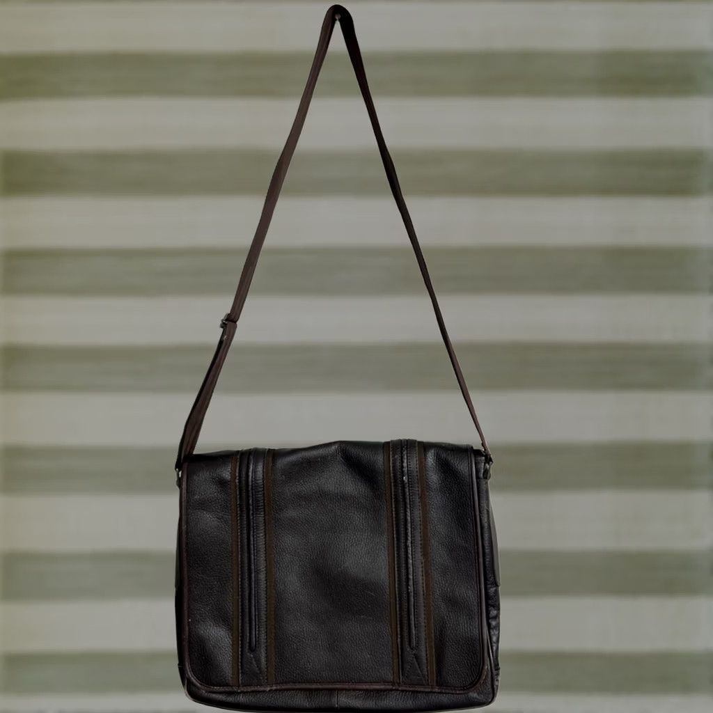 Vintage Arturo Calle Genuine Espresso Leather Shoulder Bag Cross Body Made In Columbia Unisex Adults Brown Leather Bag Shoulder Mens Womens Size ONE SIZE - 1 Thumbnail