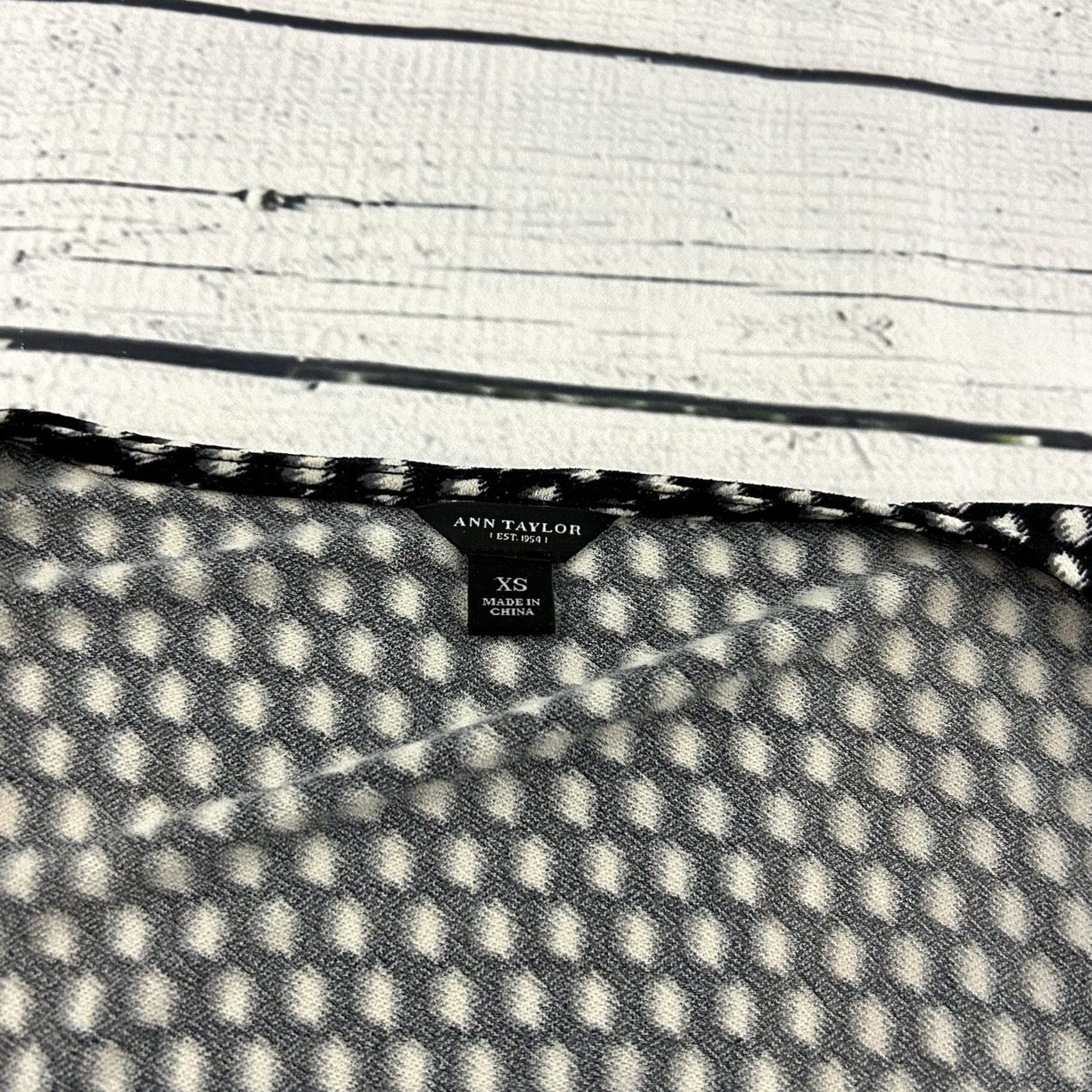 Ann Taylor Ann Taylor Polka Dot Top Shirt Long Sleeve Navy Blue Women's S Size S / US 4 / IT 40 - 2 Thumbnail