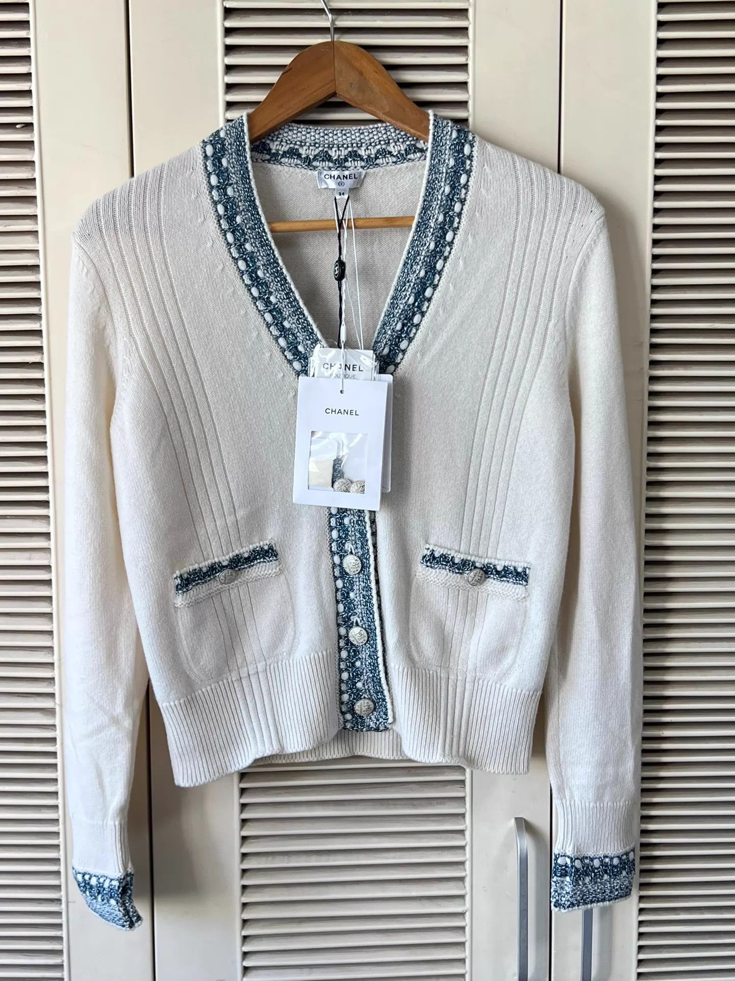 Chanel Chanel Cashmere Cardigan Cream Blue Trim 34 Size XS / US 0-2 / IT 36-38 - 1 Thumbnail