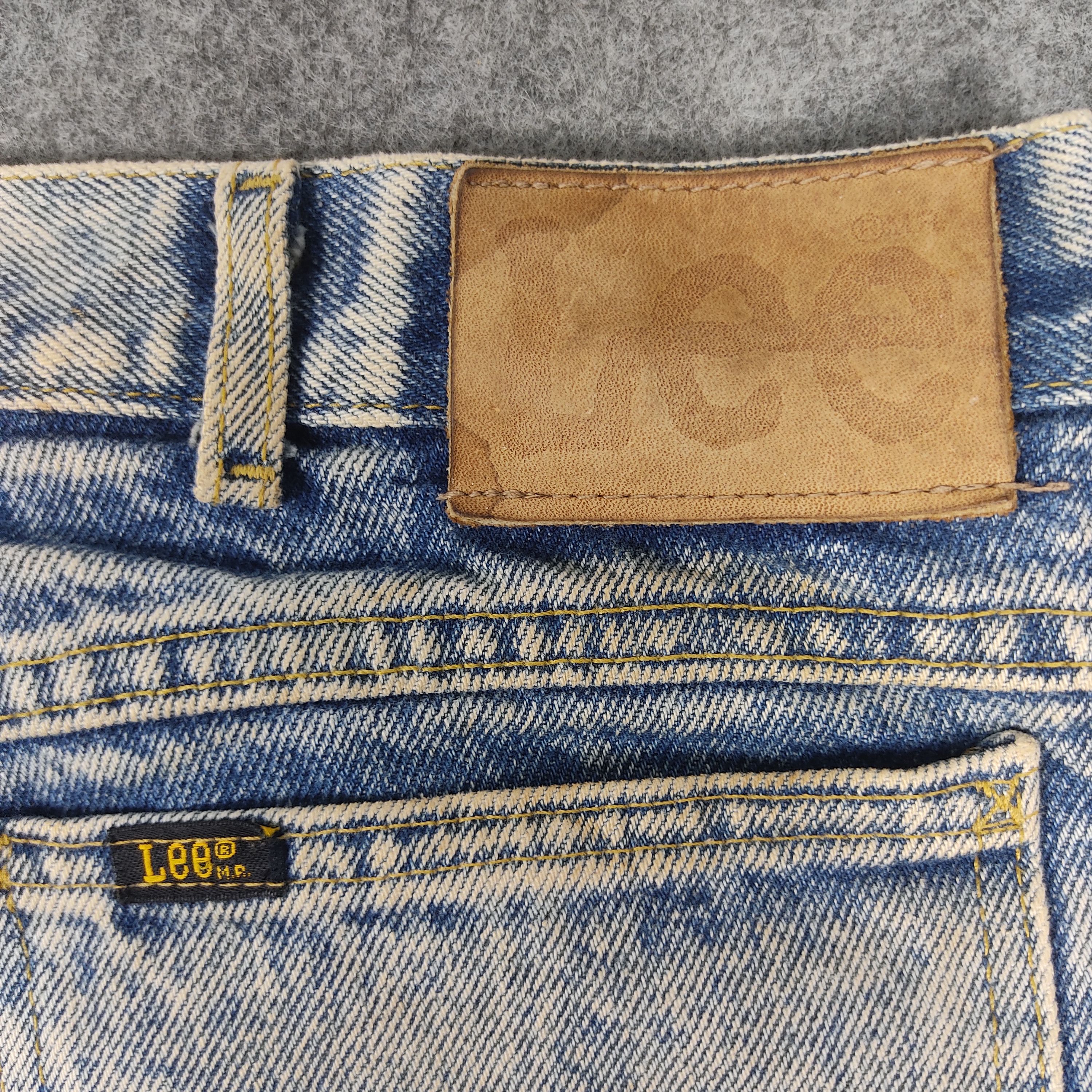 Lee × Vintage 90s Vintage Lee Stone Wash Jeans L507 Size US 35 - 12 Thumbnail