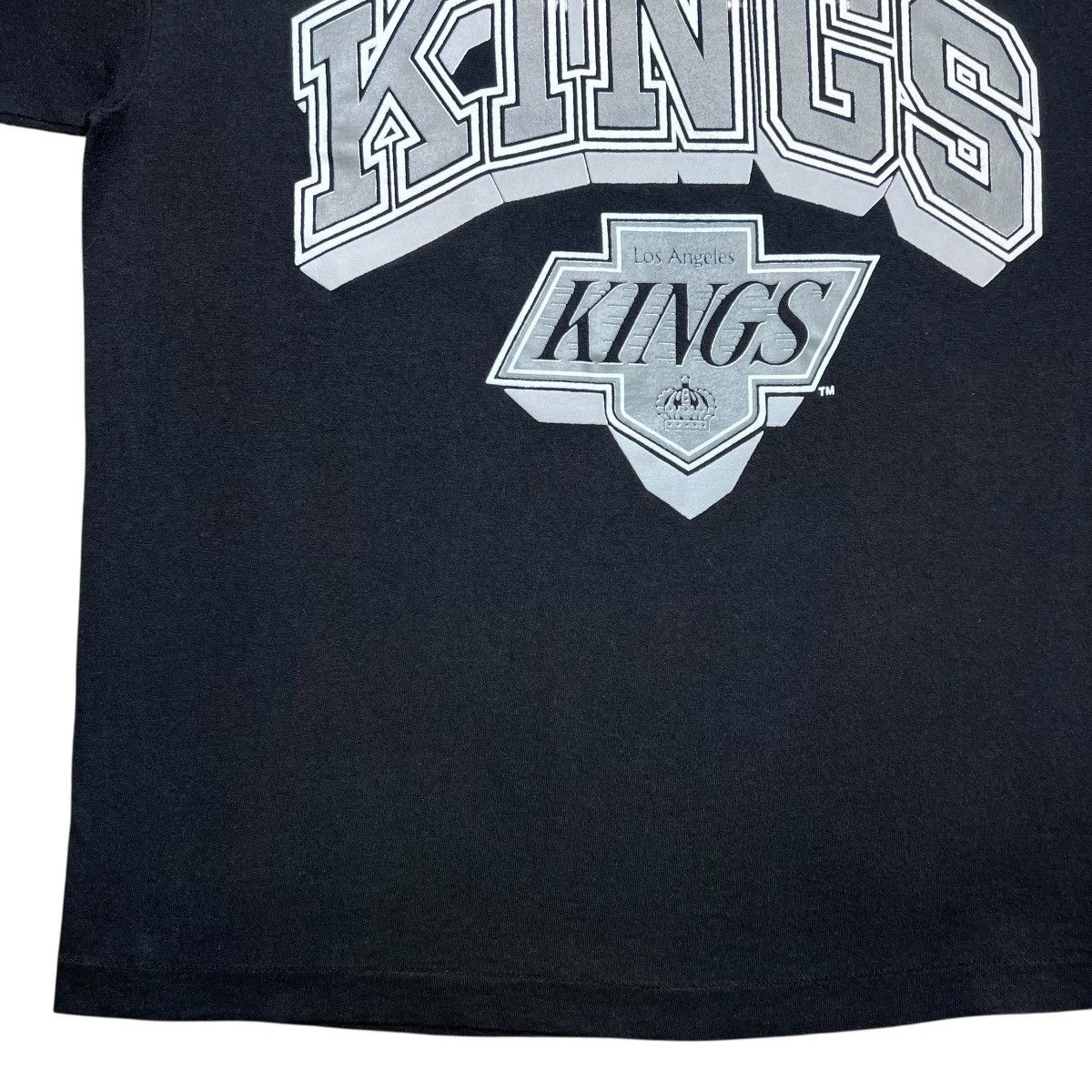 Logo 7 Vintage 1990s NHL Los Angeles Kings Logo 7 Spell Out 3D Tee Size US XL / EU 56 / 4 - 6 Thumbnail