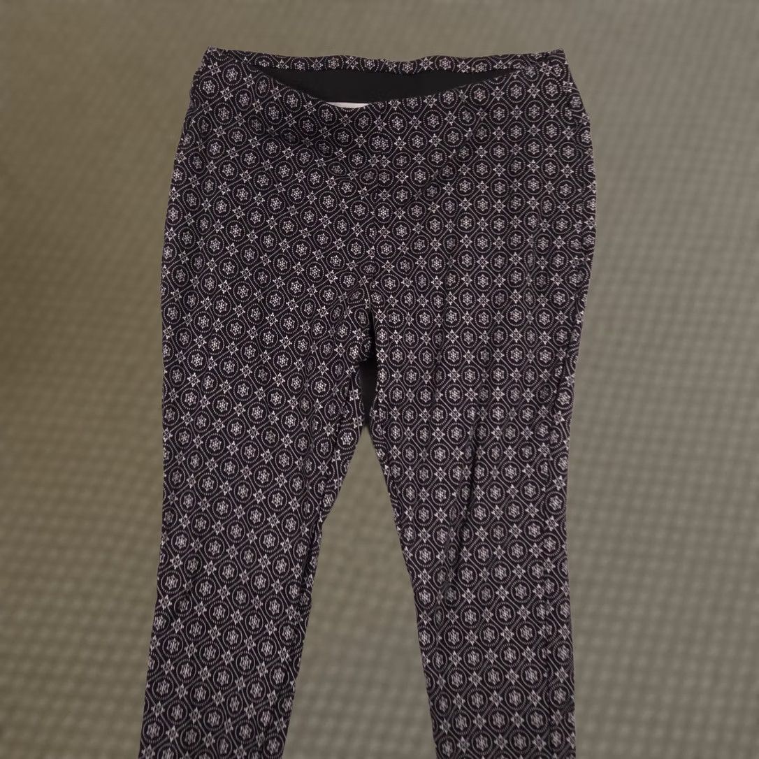 Vintage Chico'S Womens Ponte Skinny Crop Pull On Stretch Black Geometric Pants Size 30" / US 8 / IT 44 - 1 Thumbnail