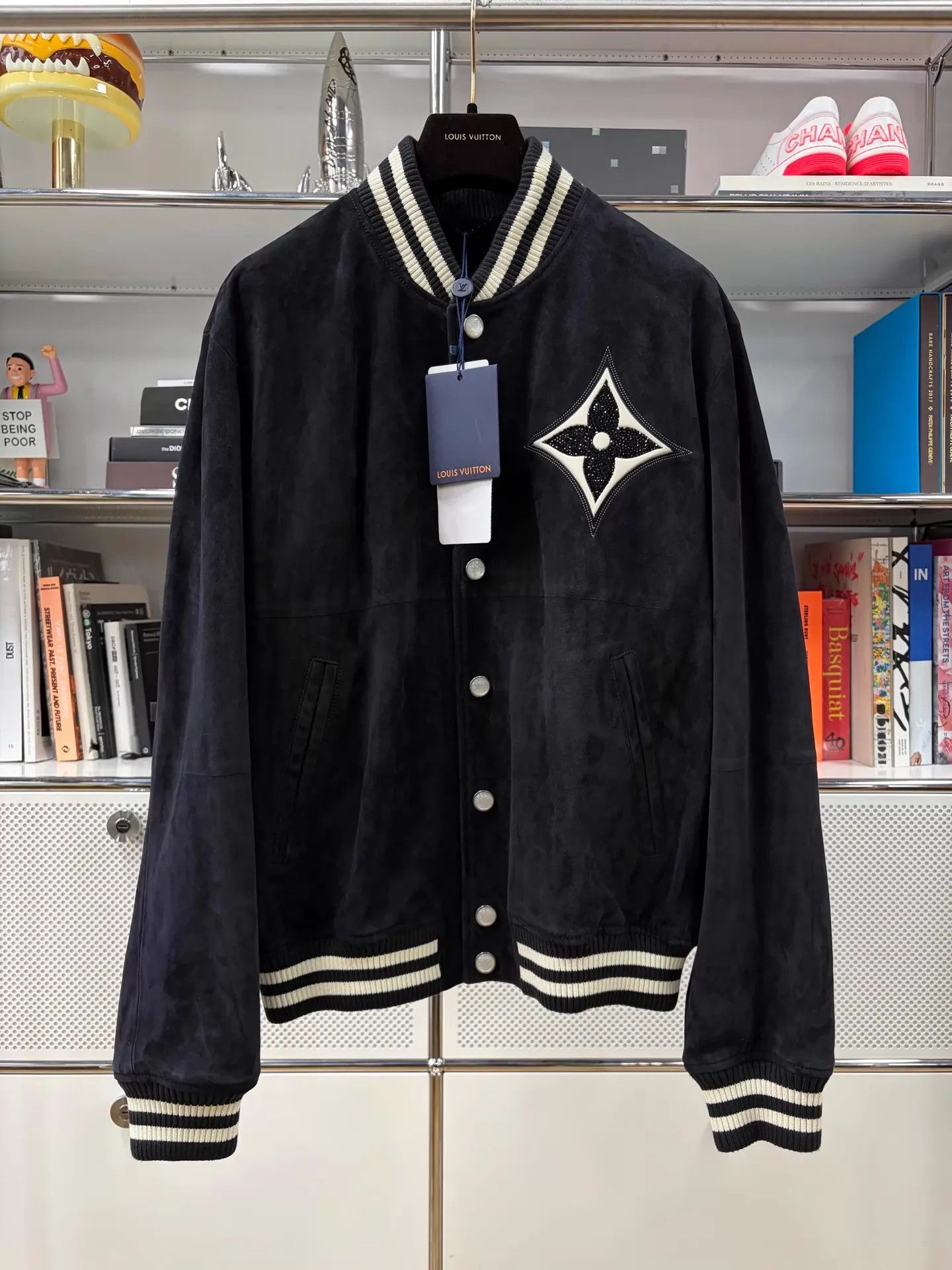 Louis Vuitton LV Crystal Three Flowers Pearl Button Black Suede Jacket 48 Size US M / EU 48-50 / 2 - 1 Thumbnail