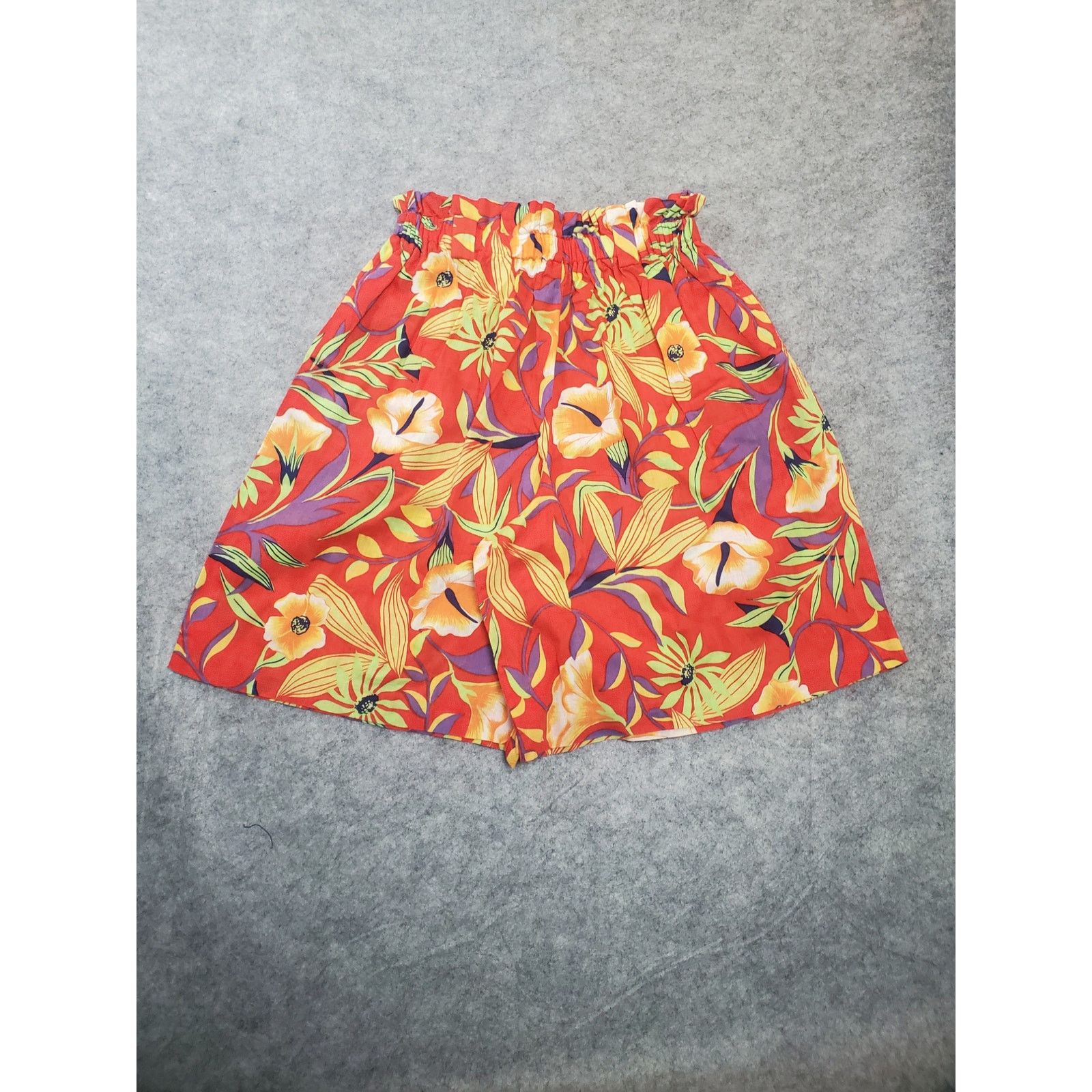 Other Women's Vintage Counterparts M Red Tropical Bermuda Shorts Size 25" / US 0 / IT 36 - 1 Thumbnail