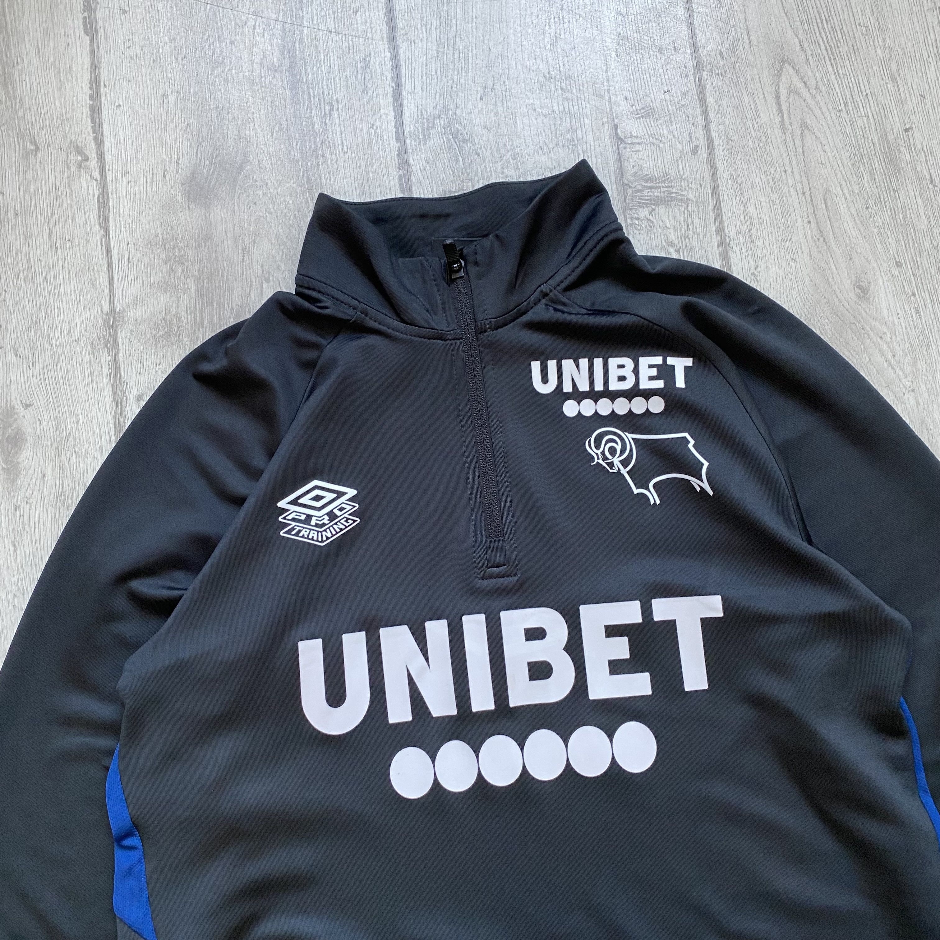 Umbro ⚽️ Blokcore Umbro FC Derby County jersey long sleeve Size US M / EU 48-50 / 2 - 2 Thumbnail