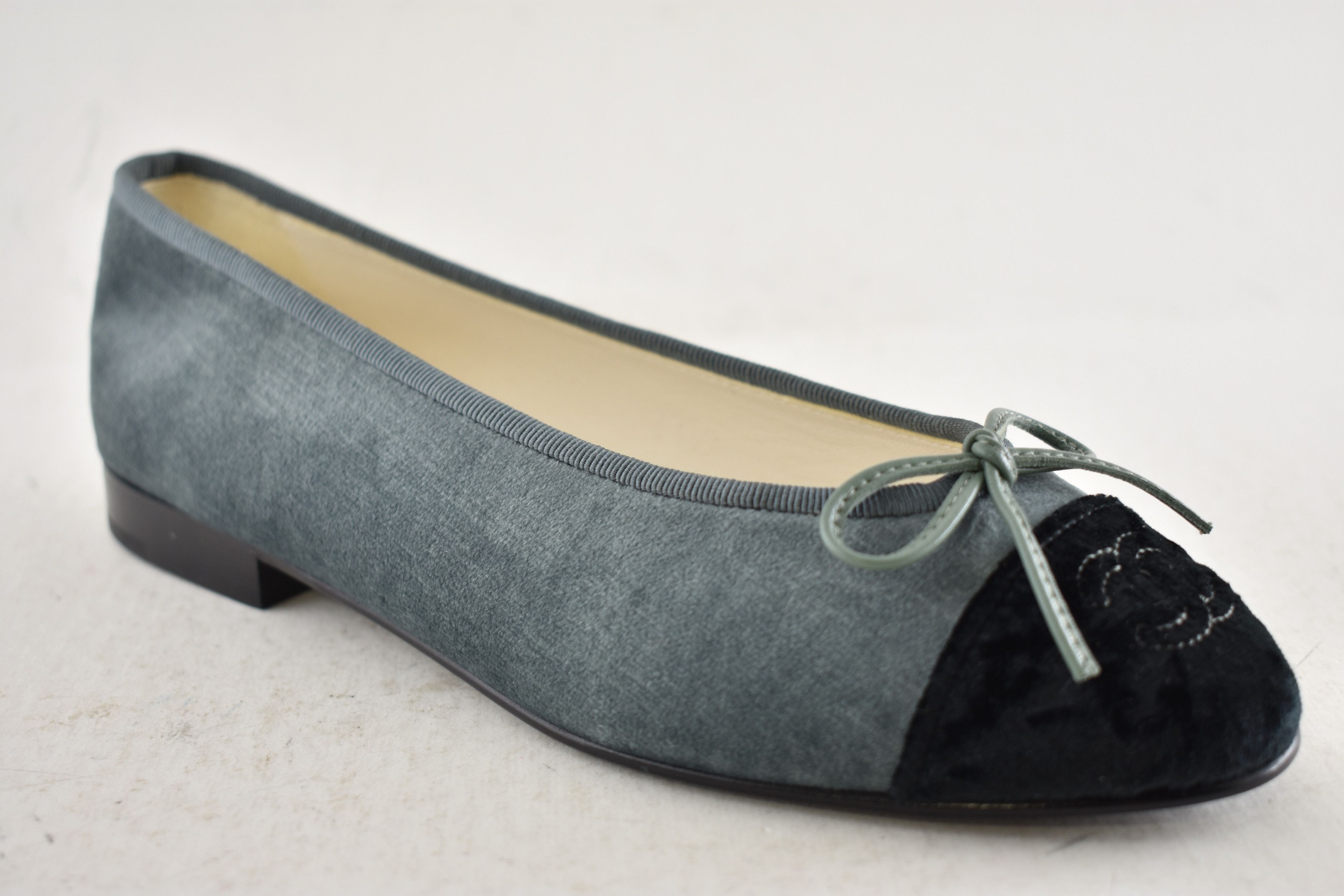 Chanel Chanel 24A Black Velvet CC Classic Ballet Ballerina Flat 36c Size US 6 / IT 36 - 5 Thumbnail