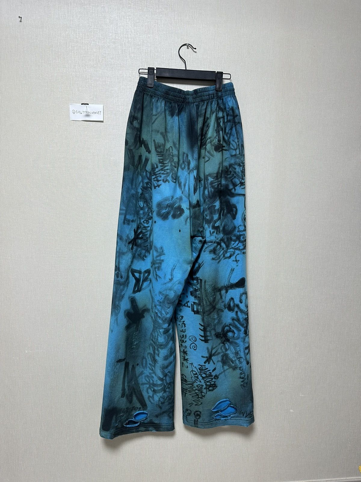 Balenciaga Balenciaga Skater Graffiti Sweatpants Blue Size US 32 / EU 48 - 2 Thumbnail