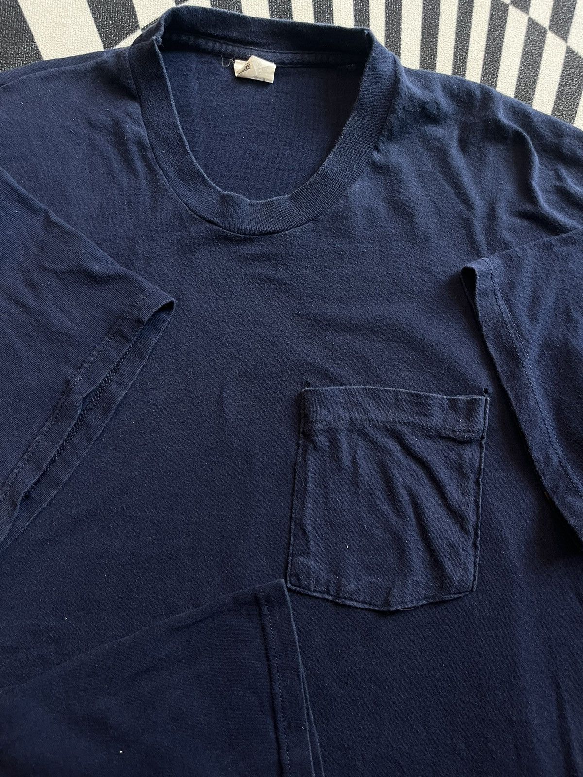 Vintage Vintage Pocket T-Shirt ( XXXL ) 80’s-90’s Size US XXL / EU 58 / 5 - 7 Thumbnail