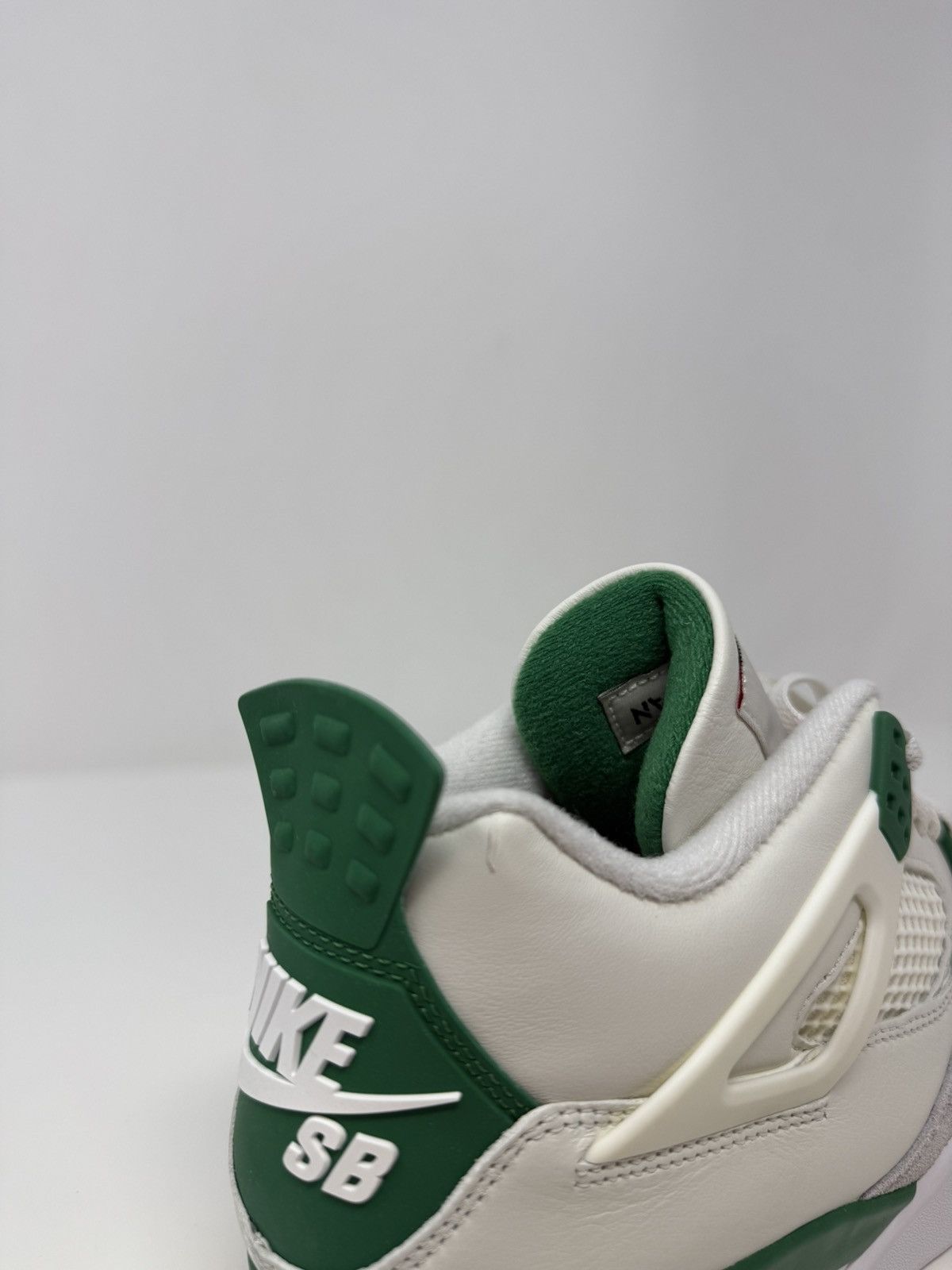 Jordan Brand Jordan 4 Retro SB Pine Green Size US 9 / EU 42 - 12 Thumbnail
