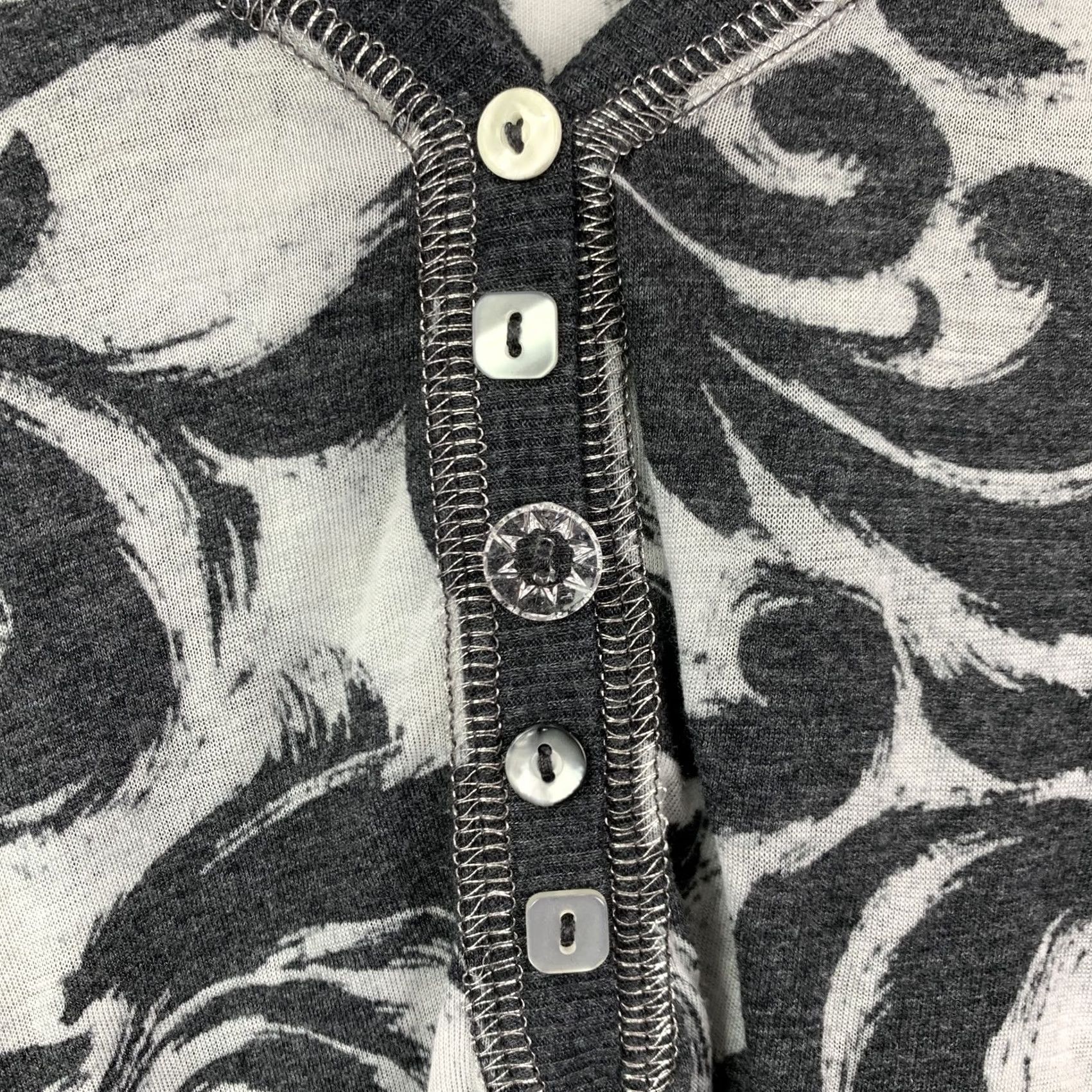 BKE BKE Henley Shirt Gray White Swirl Abstract Long Sleeve Top Medium Juniors Womens Made in Canada Size M / US 6-8 / IT 42-44 - 4 Thumbnail