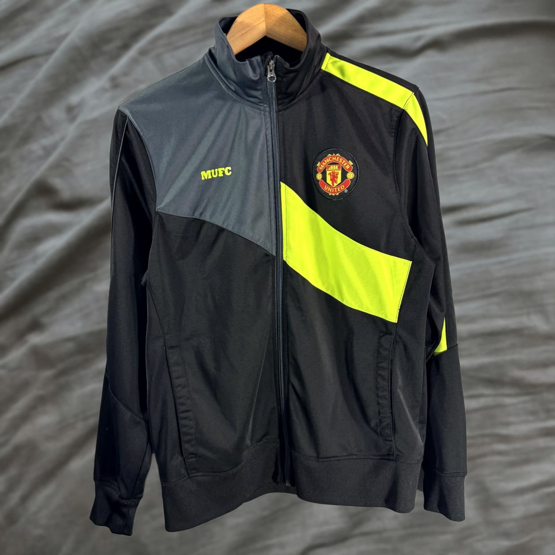 Manchester United Jacket Mens Medium Black Gray Neon Yellow Full Zip Soccer MUFC Jacket