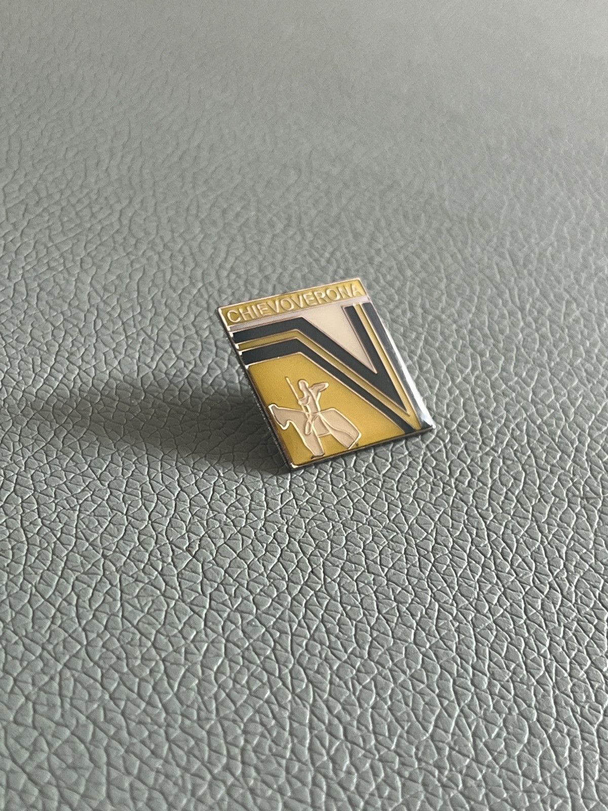 Vintage Chievo Verona logo vintage pin (RIP) Size ONE SIZE - 2 Thumbnail