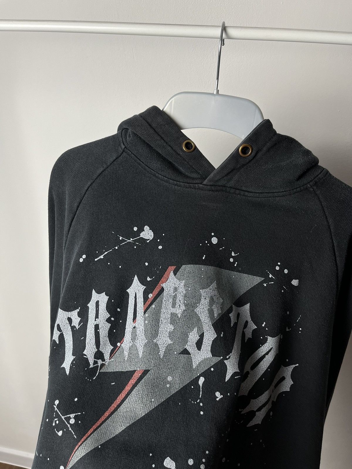 Trapstar London VINTAGE TRAPSTAR Big Logo Hoodie Faded Black Streetwear Y2k Size US S / EU 44-46 / 1 - 4 Thumbnail