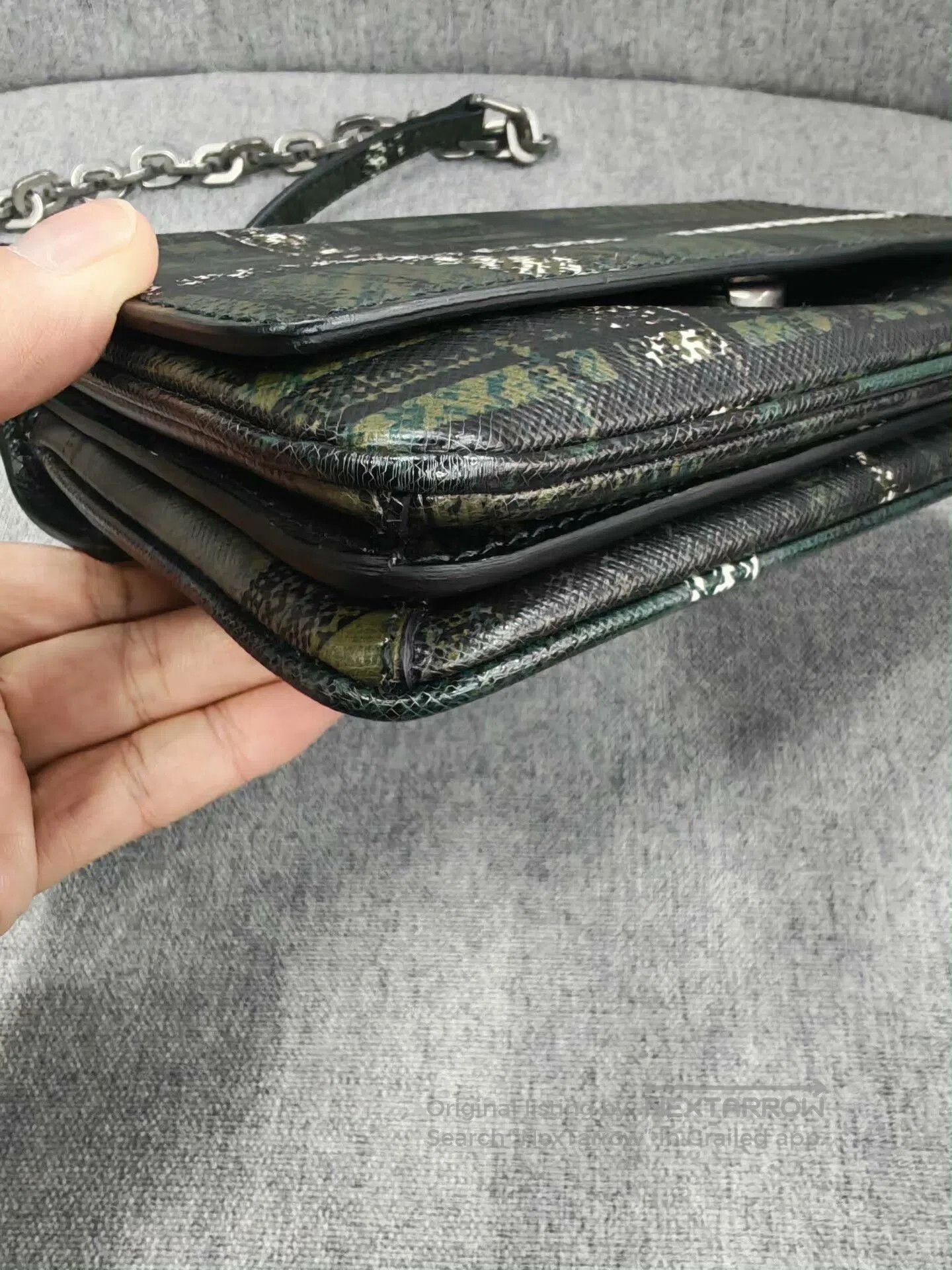 Prada Handbag in Excellent Condition.