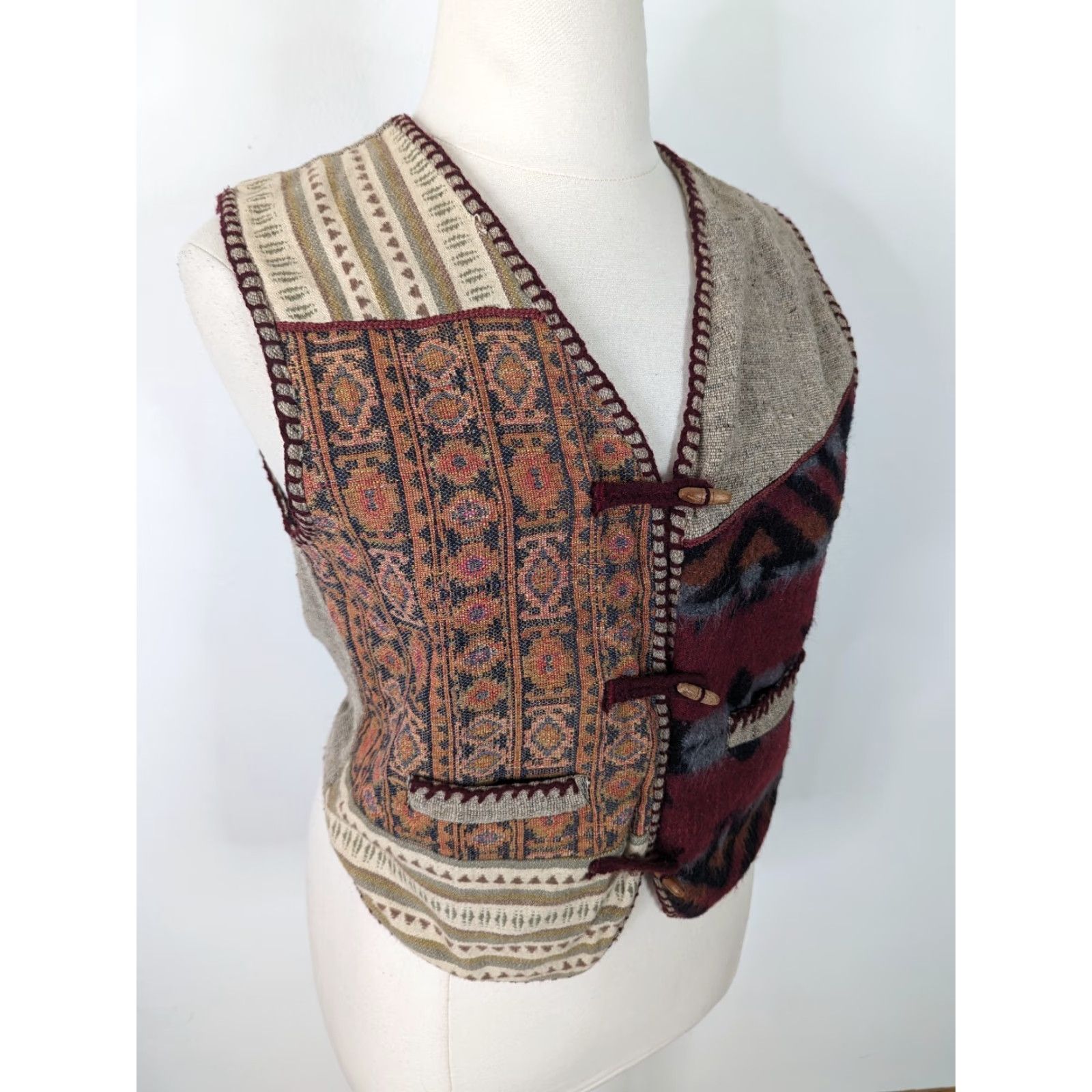 Vintage VINTAGE Effeci Patchwork Mixed Media Womens Southwestern Aztec Vest Large V3 Vest Size L / US 10 / IT 46 - 2 Thumbnail