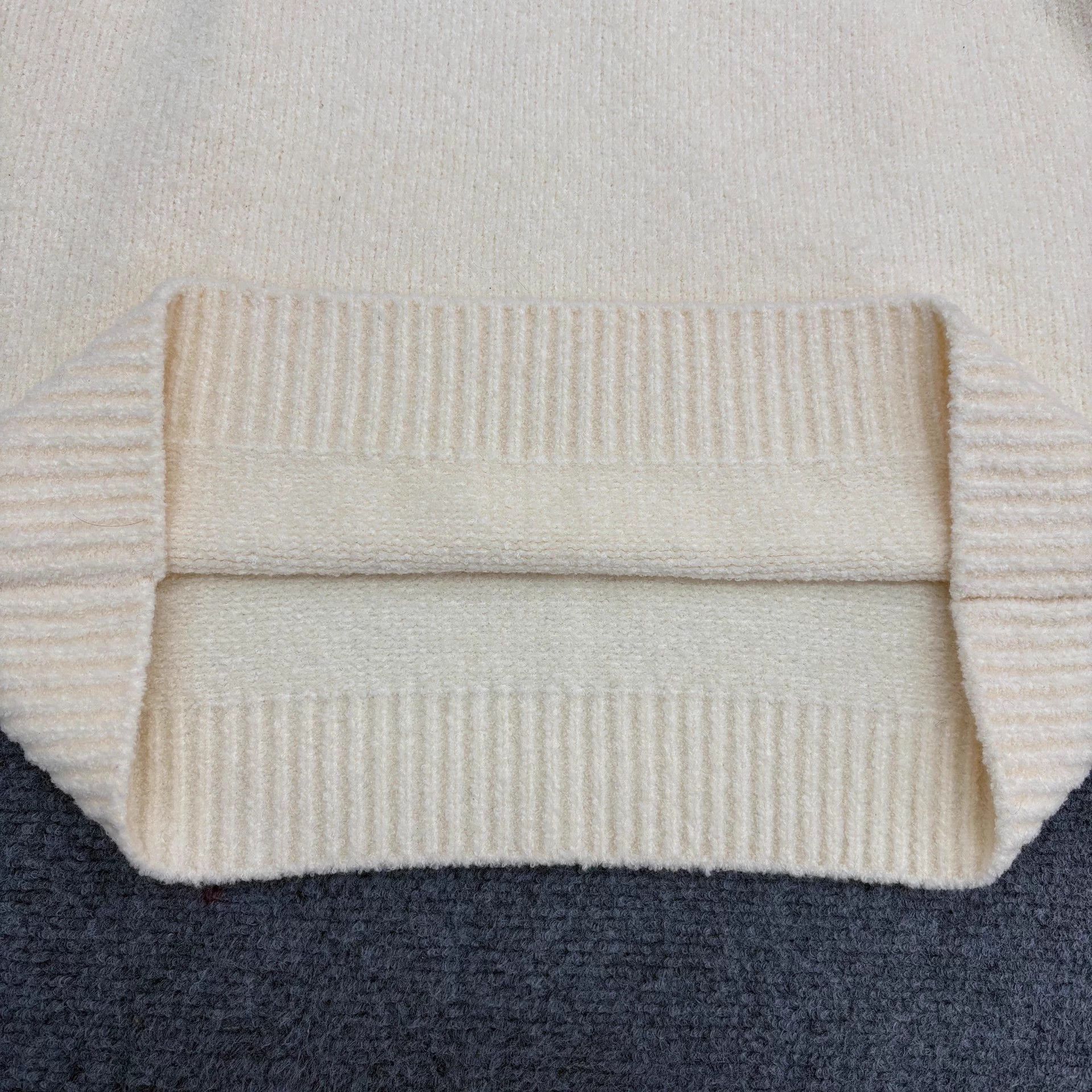 Louis Vuitton LV Logo Intarsia Teddy Sweater M 100% Wool Size US M / EU 48-50 / 2 - 5 Thumbnail