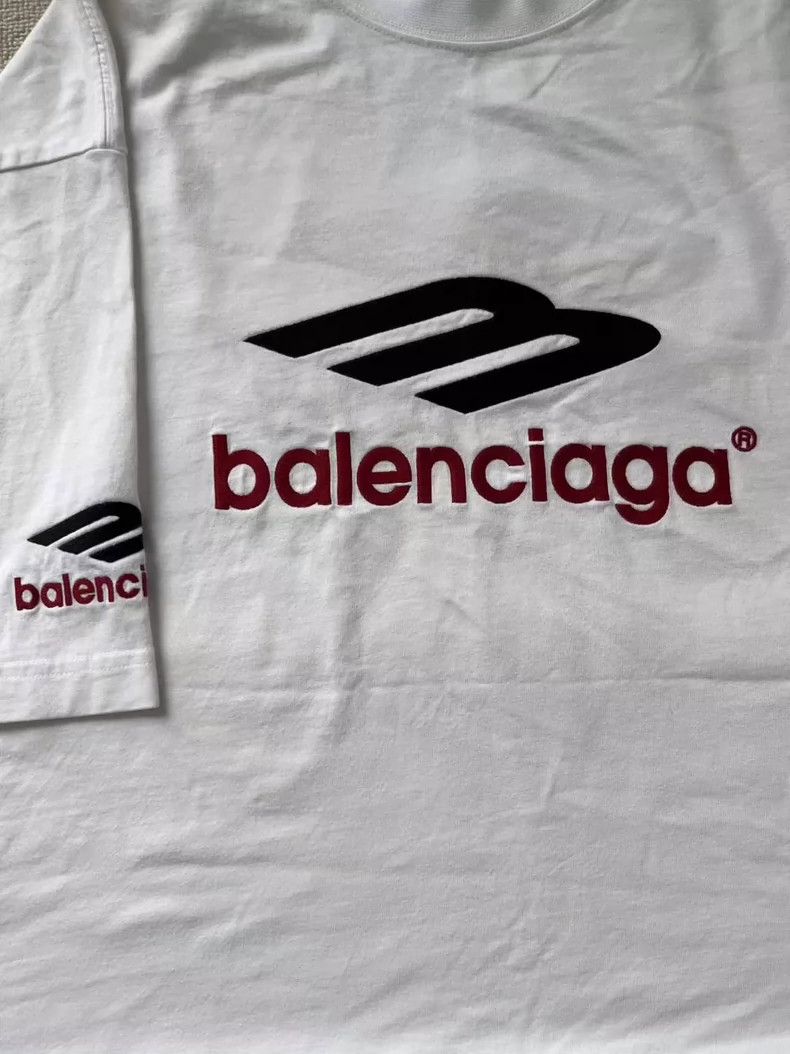 Balenciaga Balenciaga Embroidered short sleeve T-shirt with round nec Size US S / EU 44-46 / 1 - 3 Thumbnail