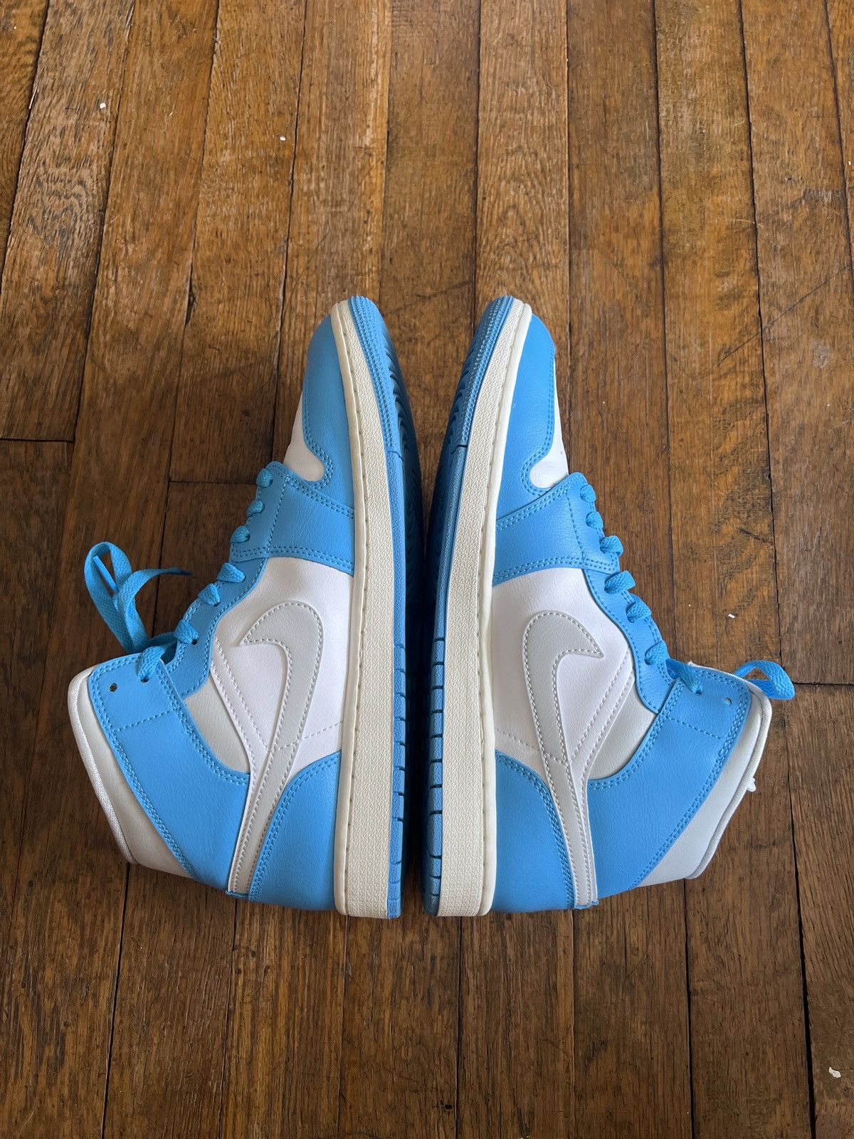 Jordan Brand Jordan Retro 1 Mids Size US 9.5 / EU 42-43 - 5 Thumbnail