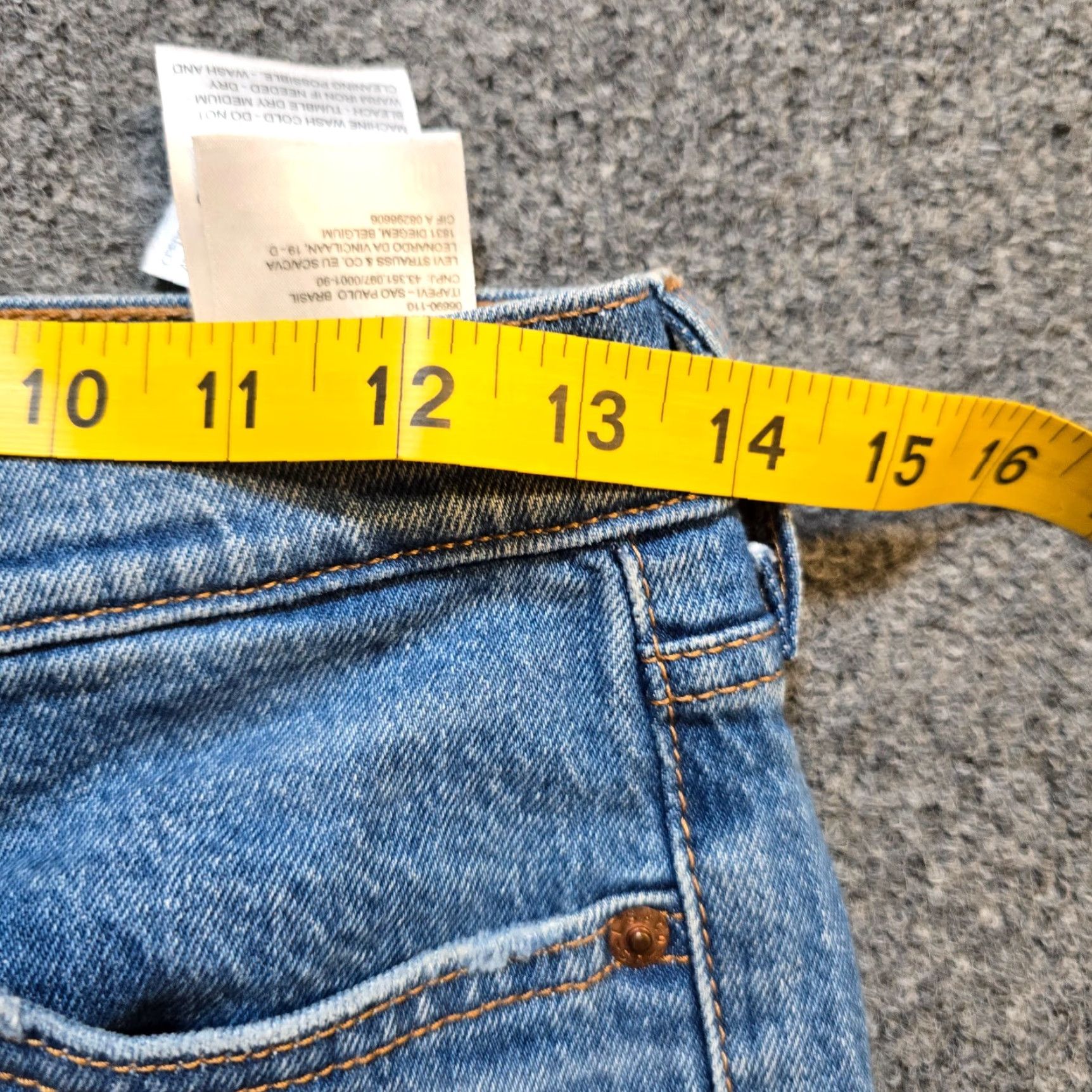 Levi's VINTAGE Levi's Jeans Women Size 26 Blue Button Fly Denim Wedgie Fit Distressed Capsule Tapered 5-Pocket Style Retro Mens? Wait no gender. Size 26" / US 2 / IT 38 - 7 Thumbnail