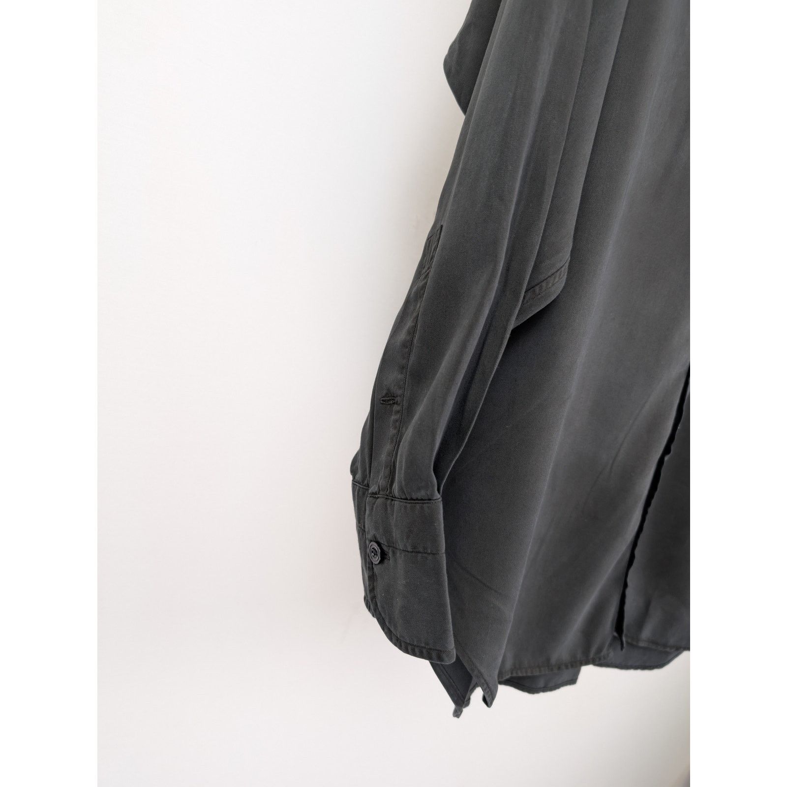 o1rshd1 Button Up Shirt in Black