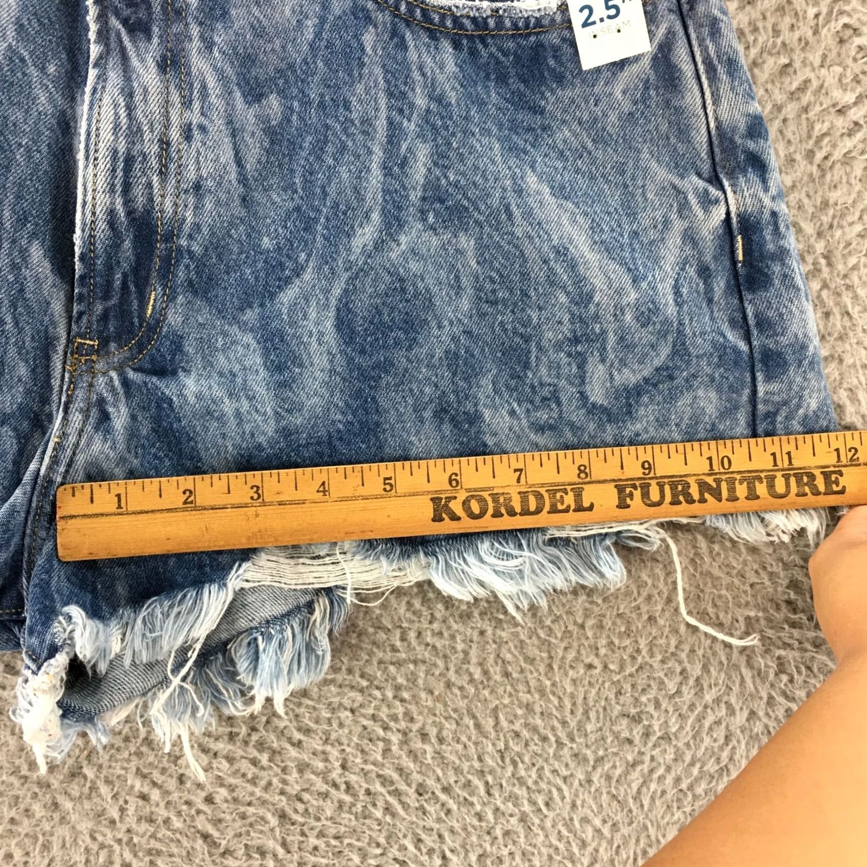 Vintage Arizona Jean Co. High Rise Vintage Cut-Off Shorts Womens 11 Blue Acid Wash Denim Size 32" / US 10 / IT 46 - 5 Thumbnail