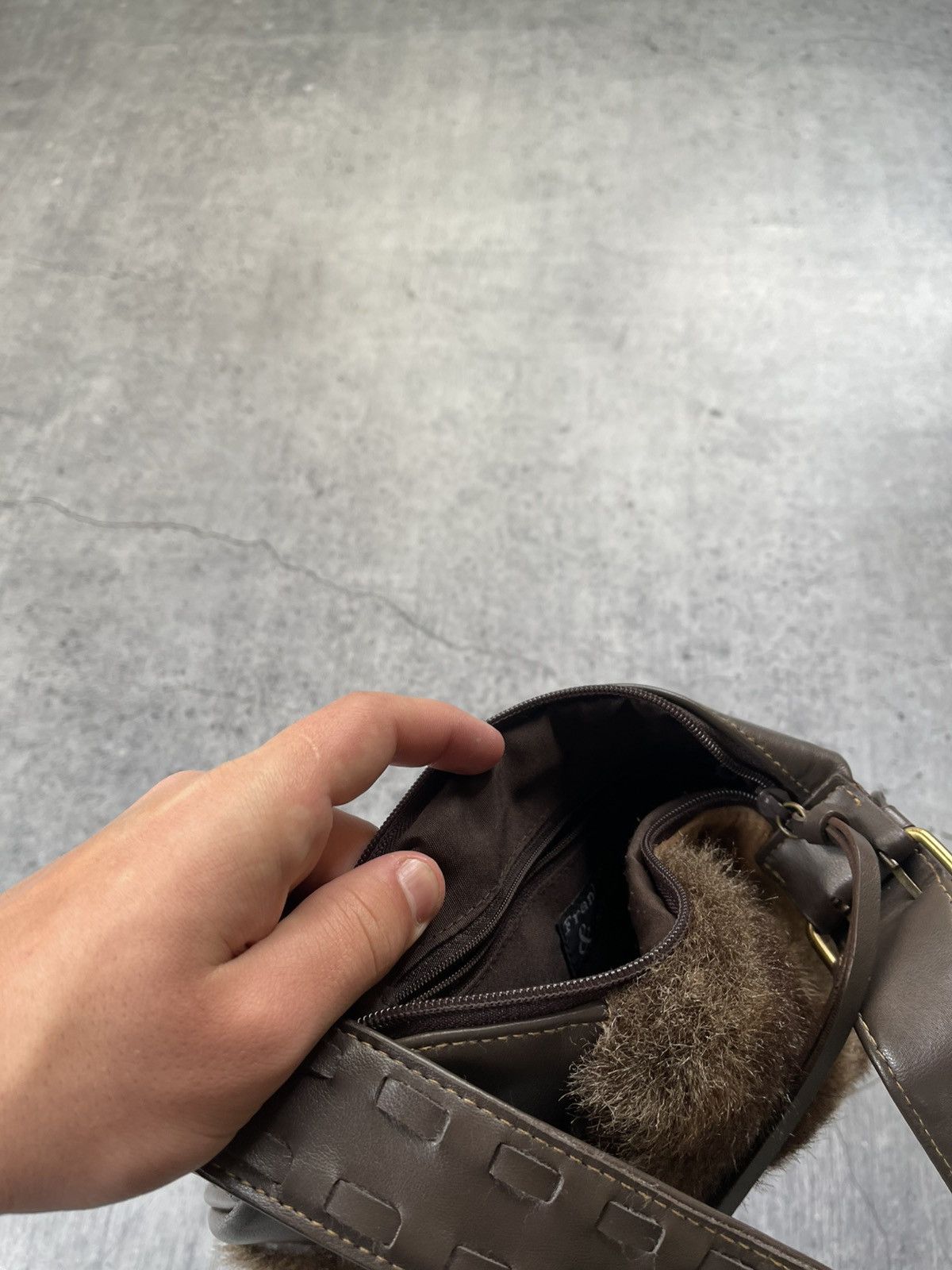 Vintage Vintage Fur Leather Y2K Shoulder Bag Size ONE SIZE - 5 Thumbnail