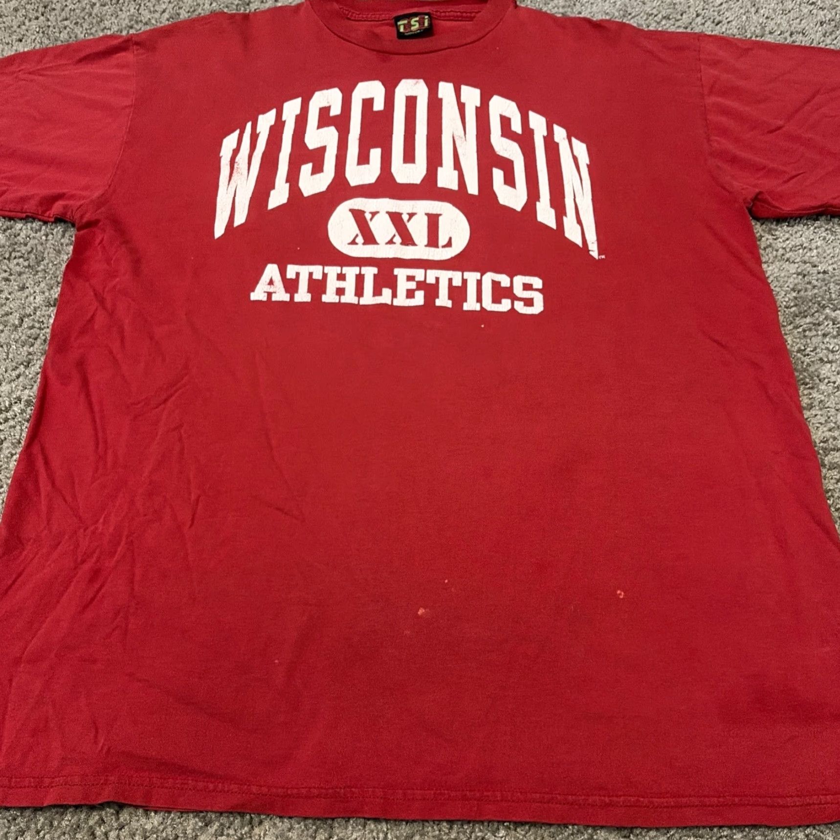 NCAA VINTAGE 90s University Of Wisconsin Badgers Athletics Tsi T-Shirt Red 2XL Mens Size US XXL / EU 58 / 5 - 4 Thumbnail