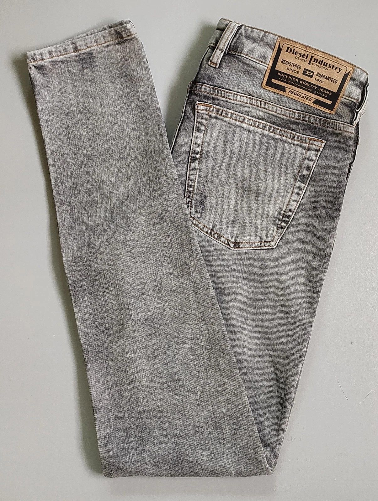 Diesel Diesel 1979 SLEENKER-R L.32 MENS JEANS SLTP/9750 Size US 31 - 12 Thumbnail