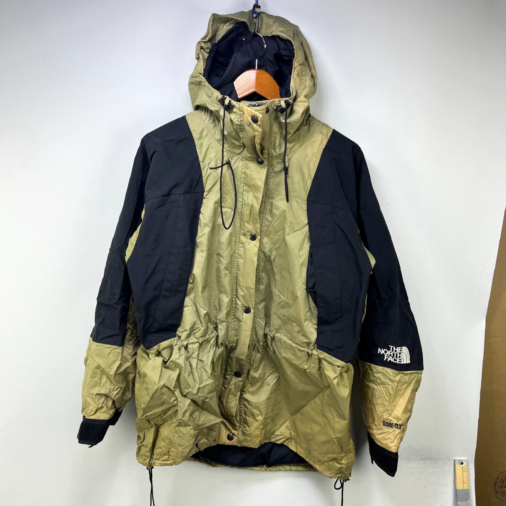 The North Face VINTAGE The North Face Gore Tex Mountain Light Shell Jacket Womens Large Size L / US 10 / IT 46 - 2 Thumbnail